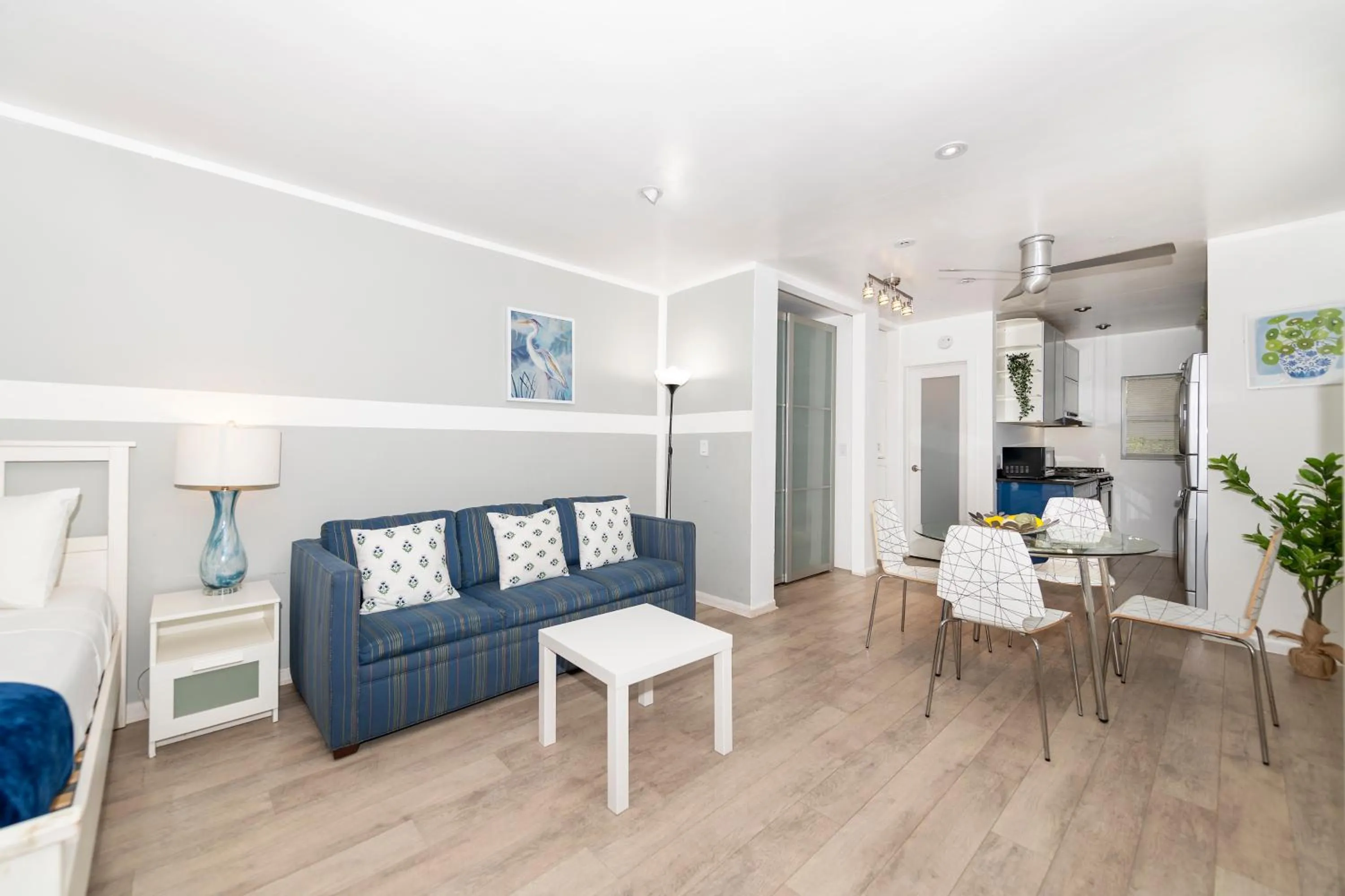 Dining area in Sofi Beach Apartments