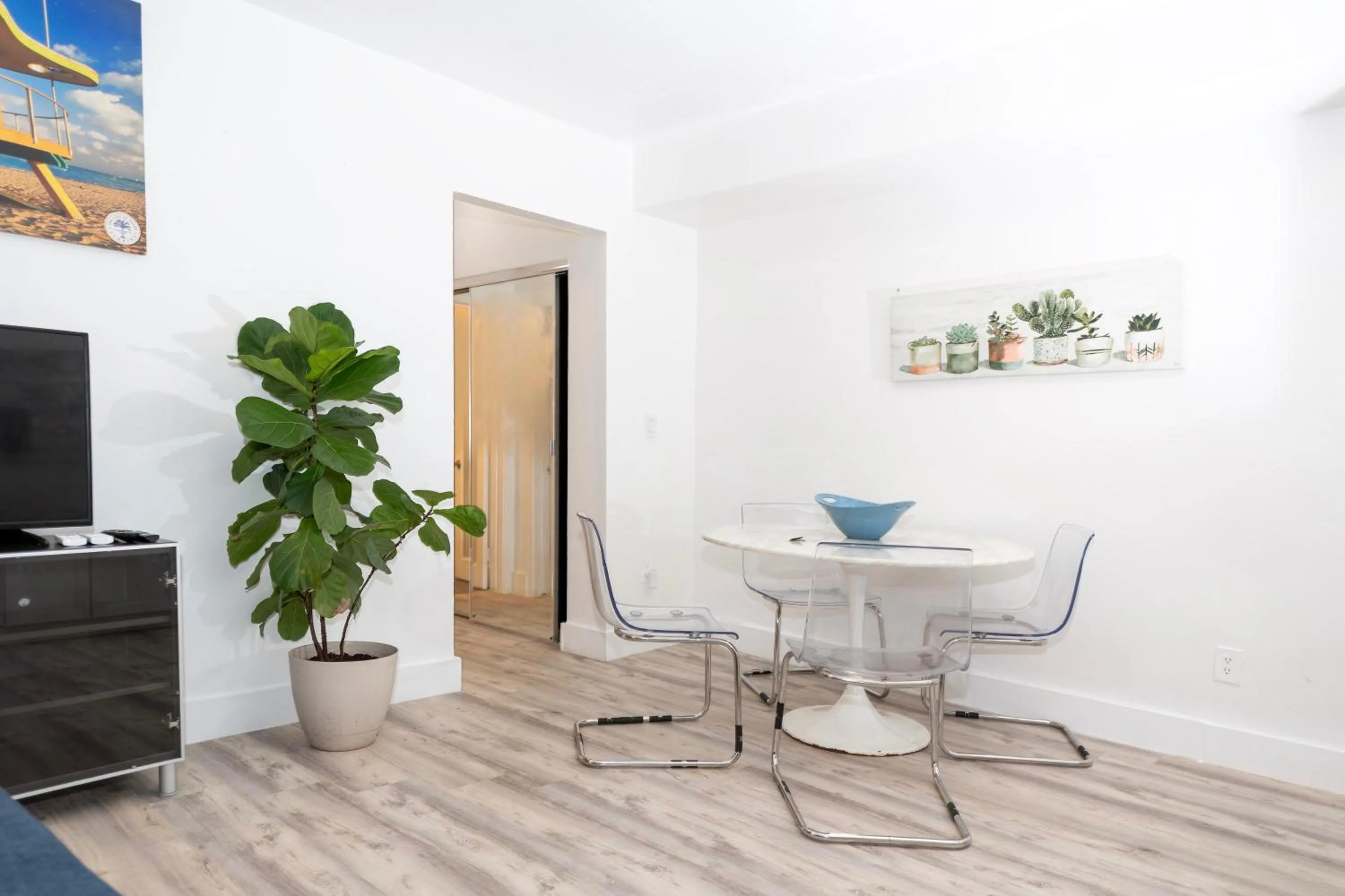 Dining area in Sofi Beach Apartments