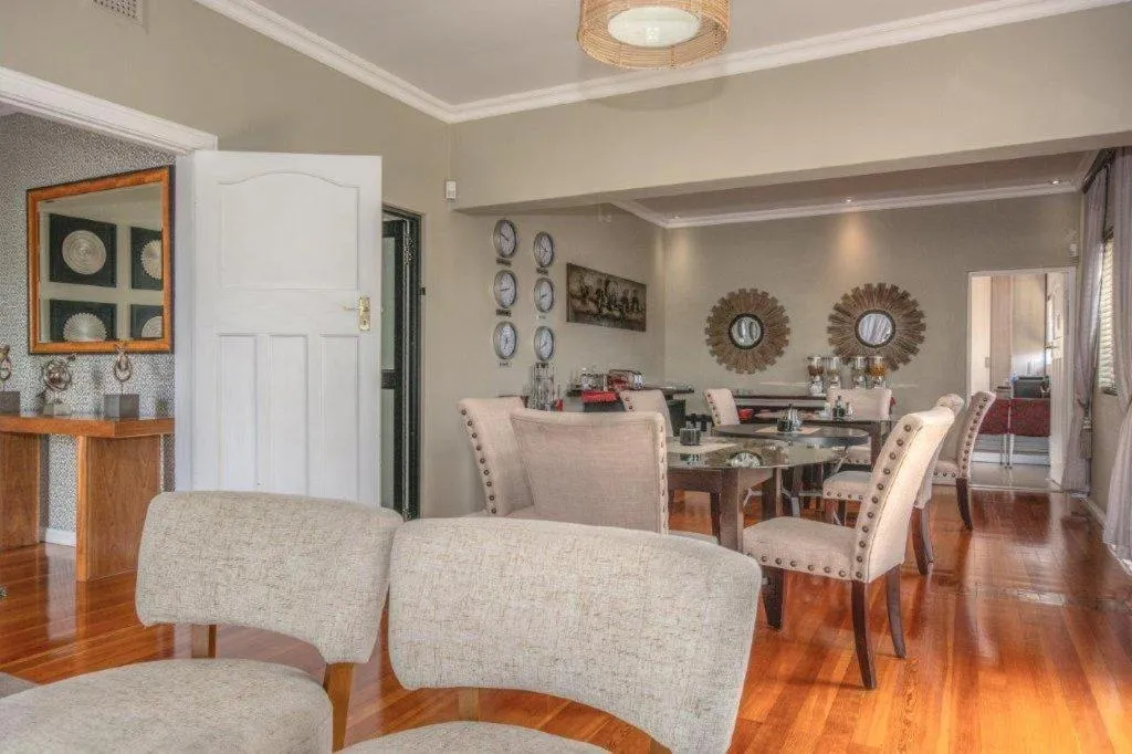 Dining area in Cashmere Suites