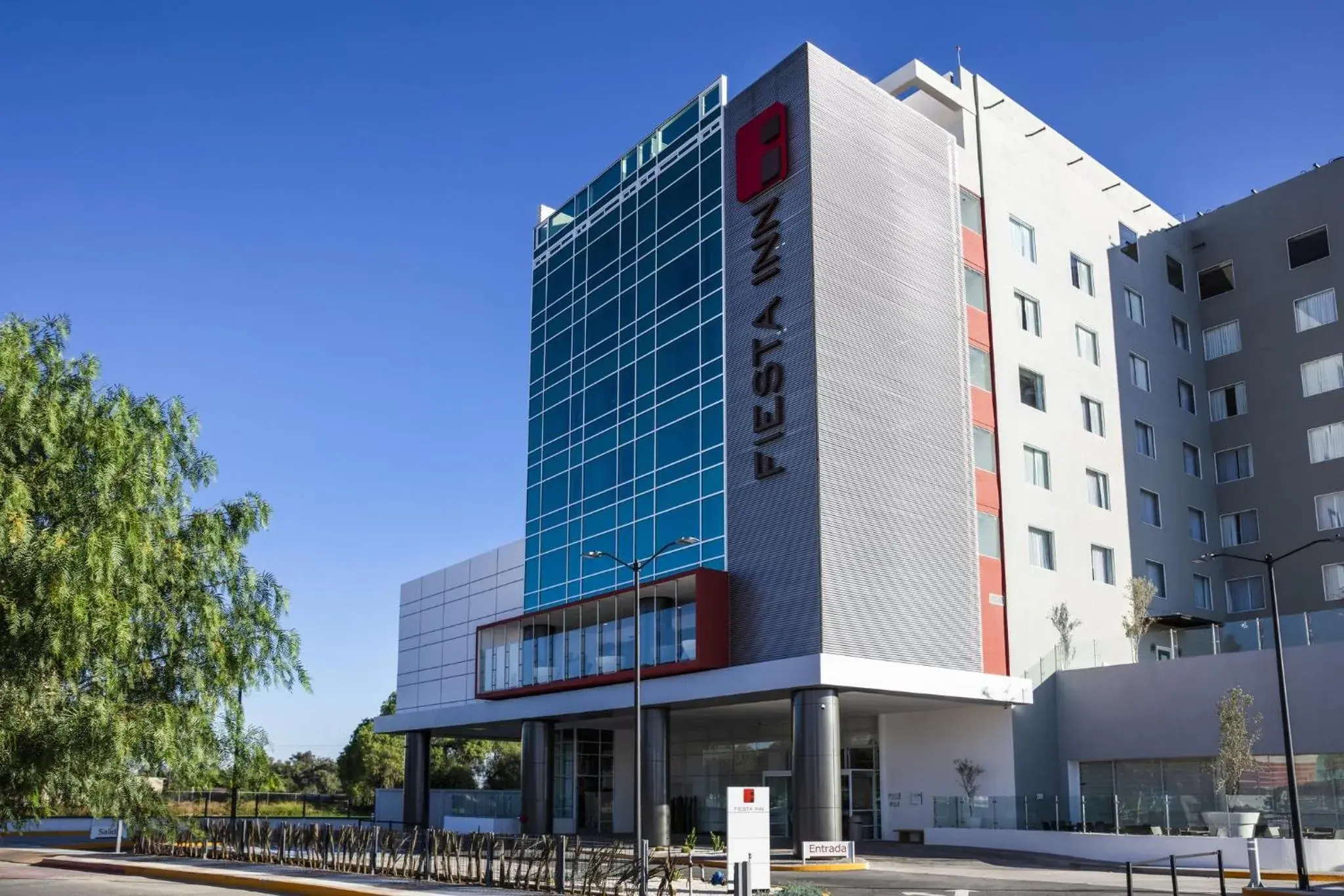 Property building in Fiesta Inn Celaya Galerias Property building in Fiesta Inn Celaya Galerias