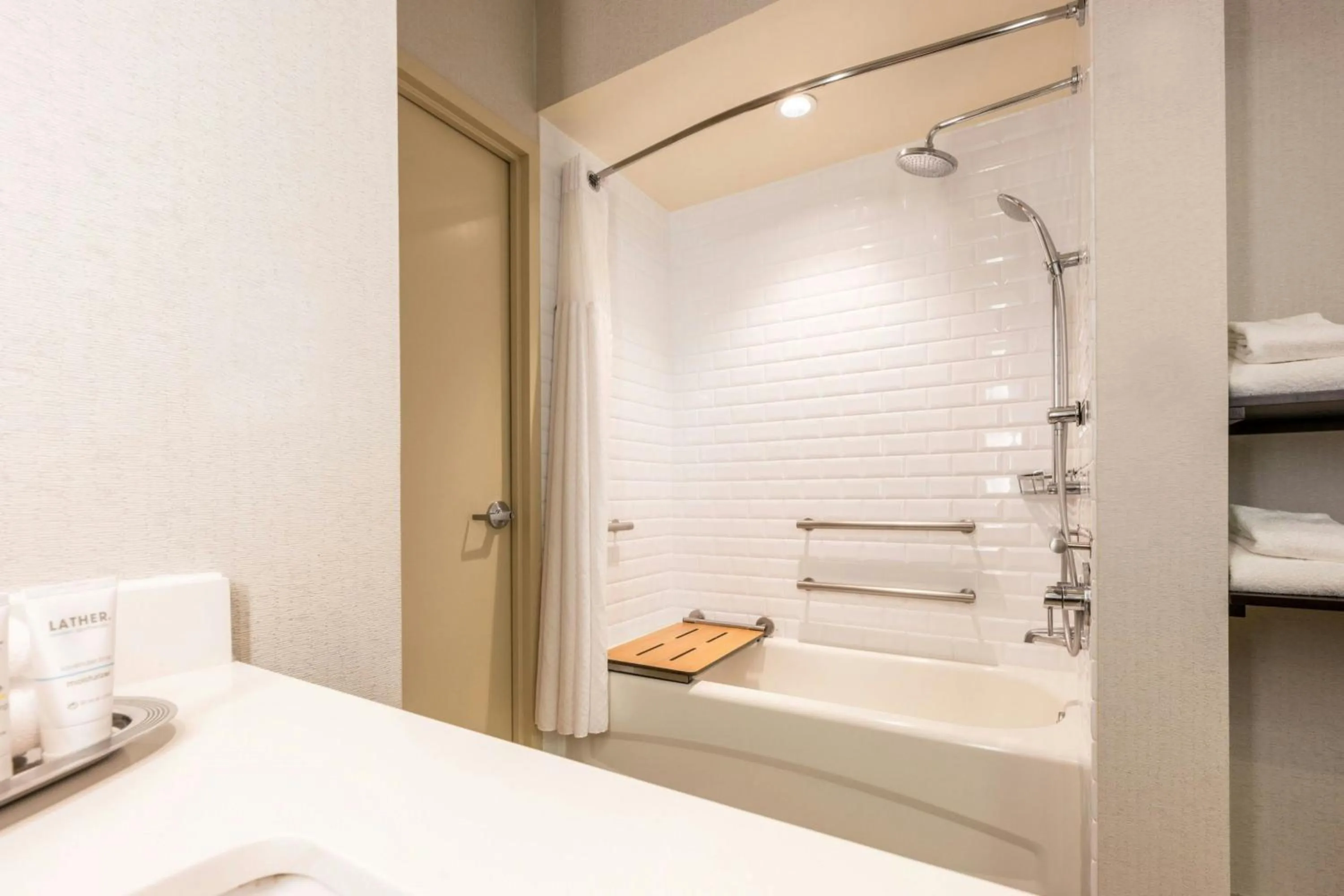 Bathroom, Bed in Grand Bay Hotel San Francisco