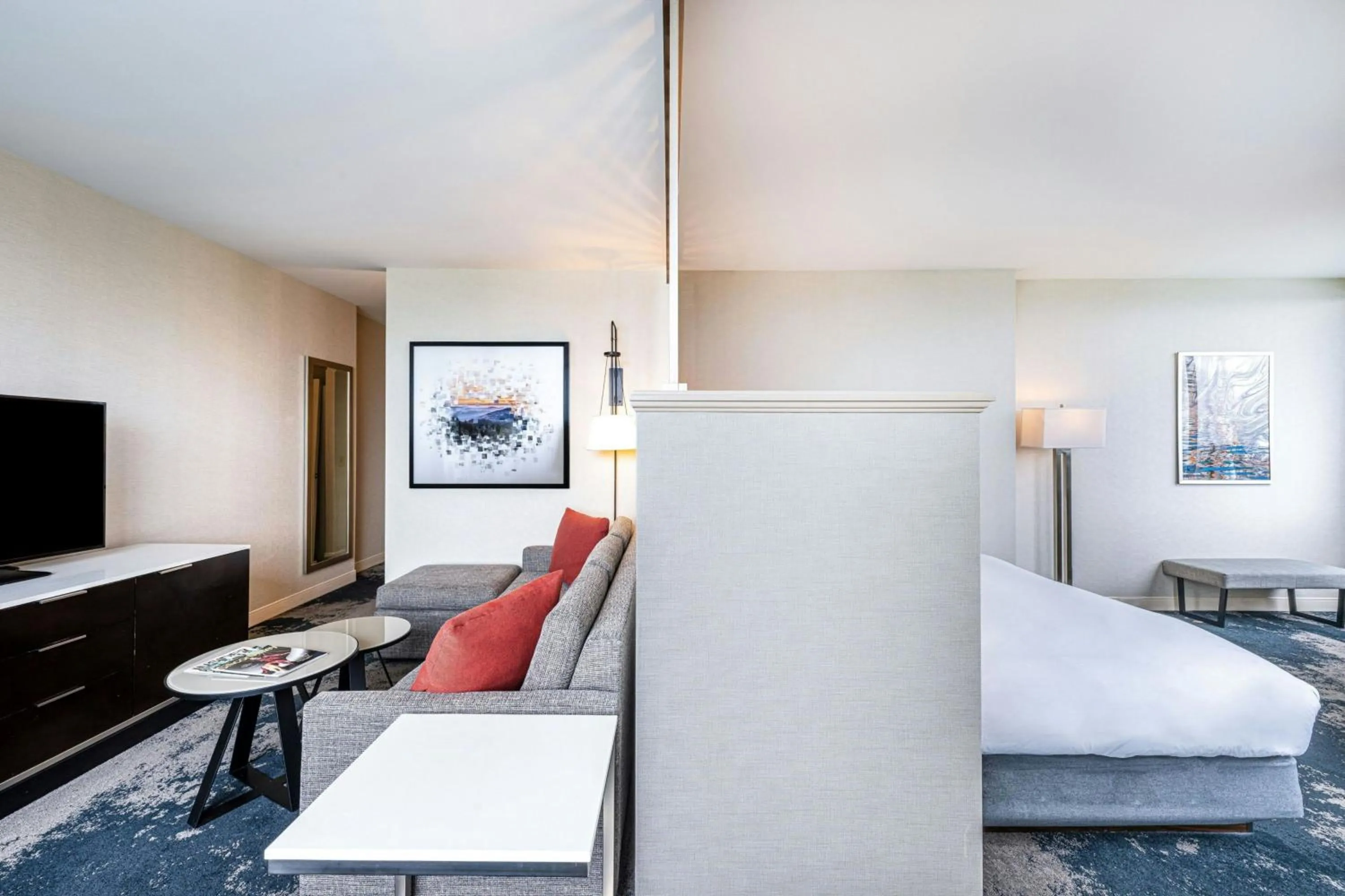 Photo of the whole room, Bed in Grand Bay Hotel San Francisco