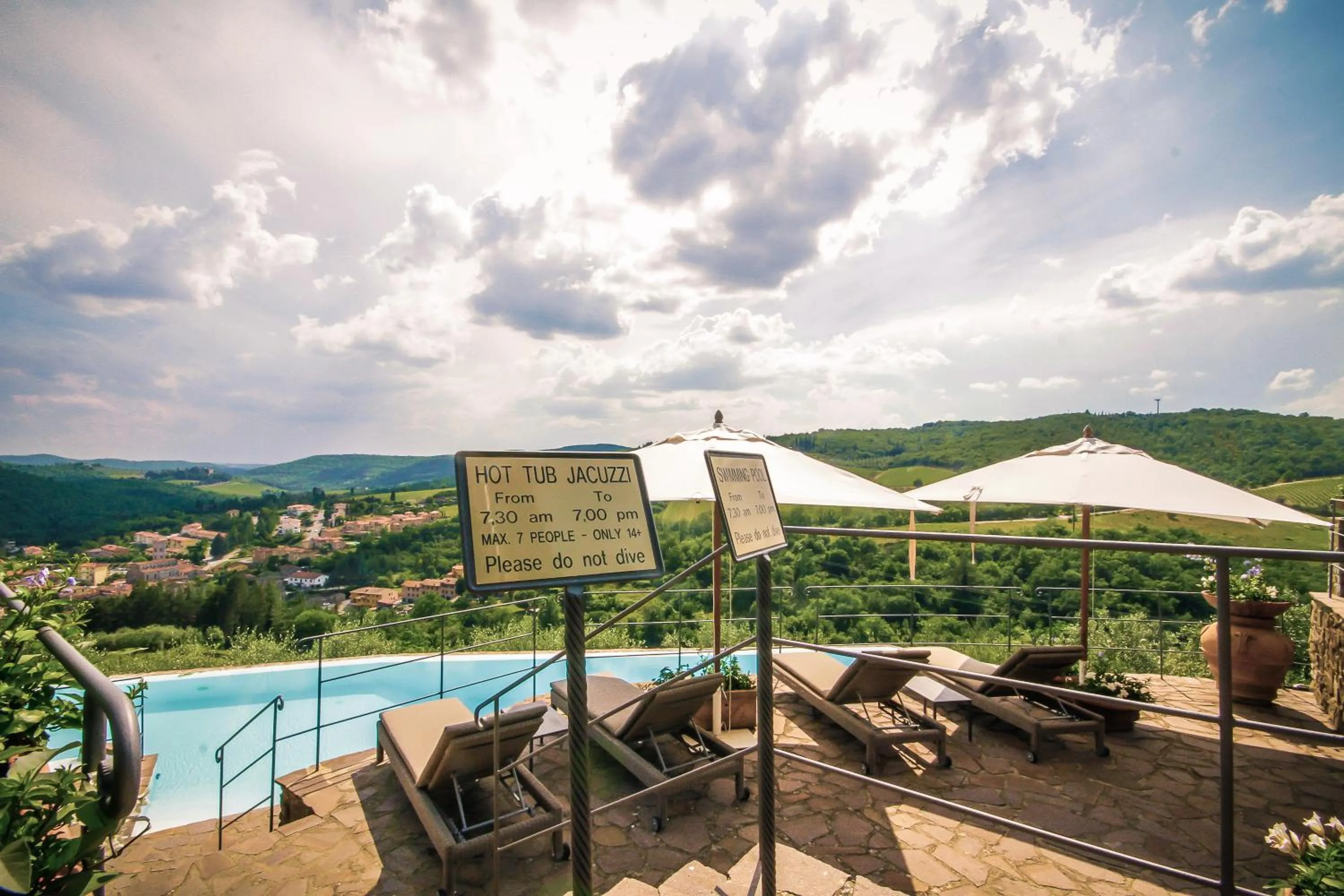 Swimming pool in Capannelle Wine Resort