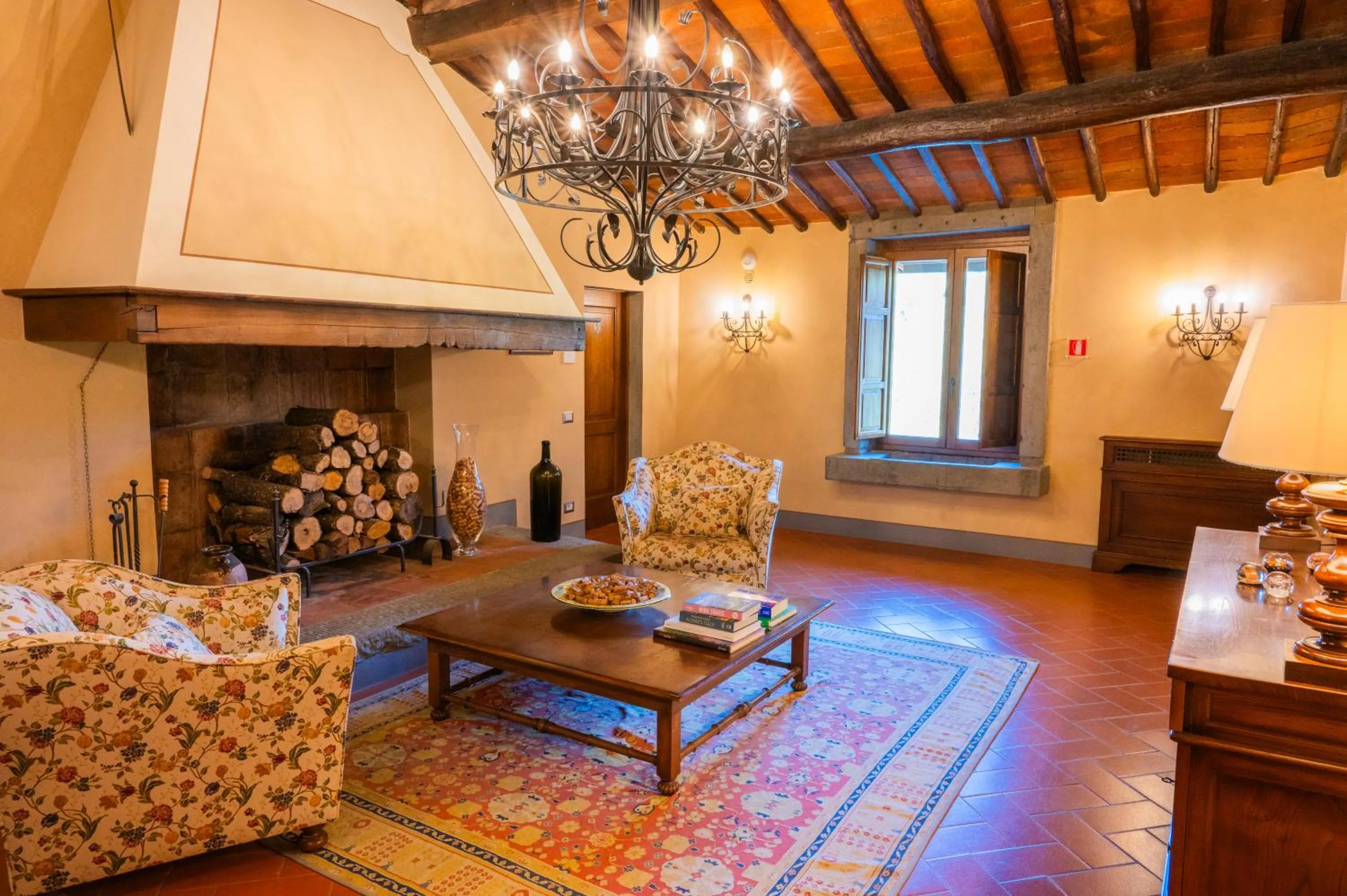Communal lounge/ TV room in Capannelle Wine Resort