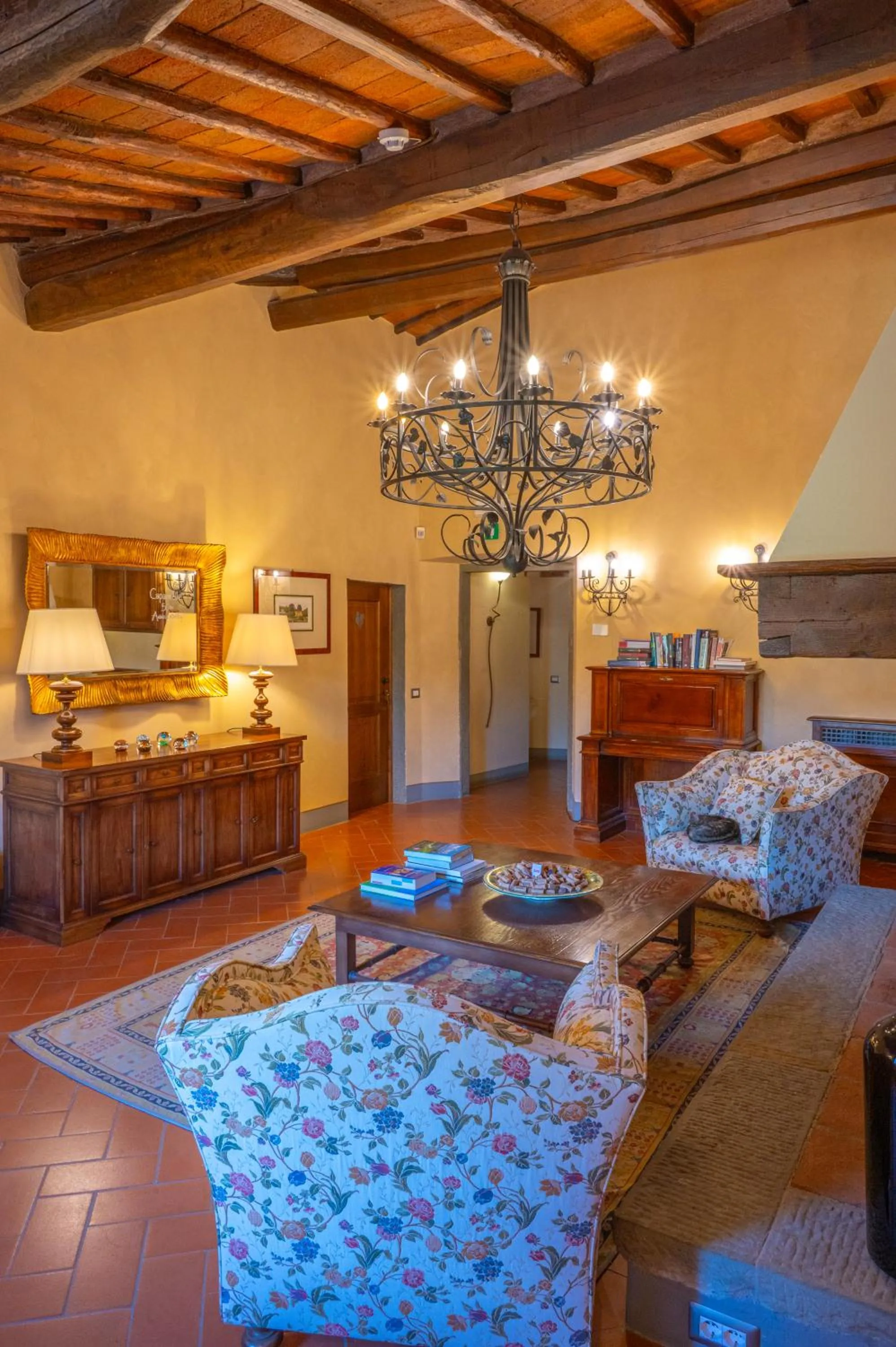 Communal lounge/ TV room in Capannelle Wine Resort