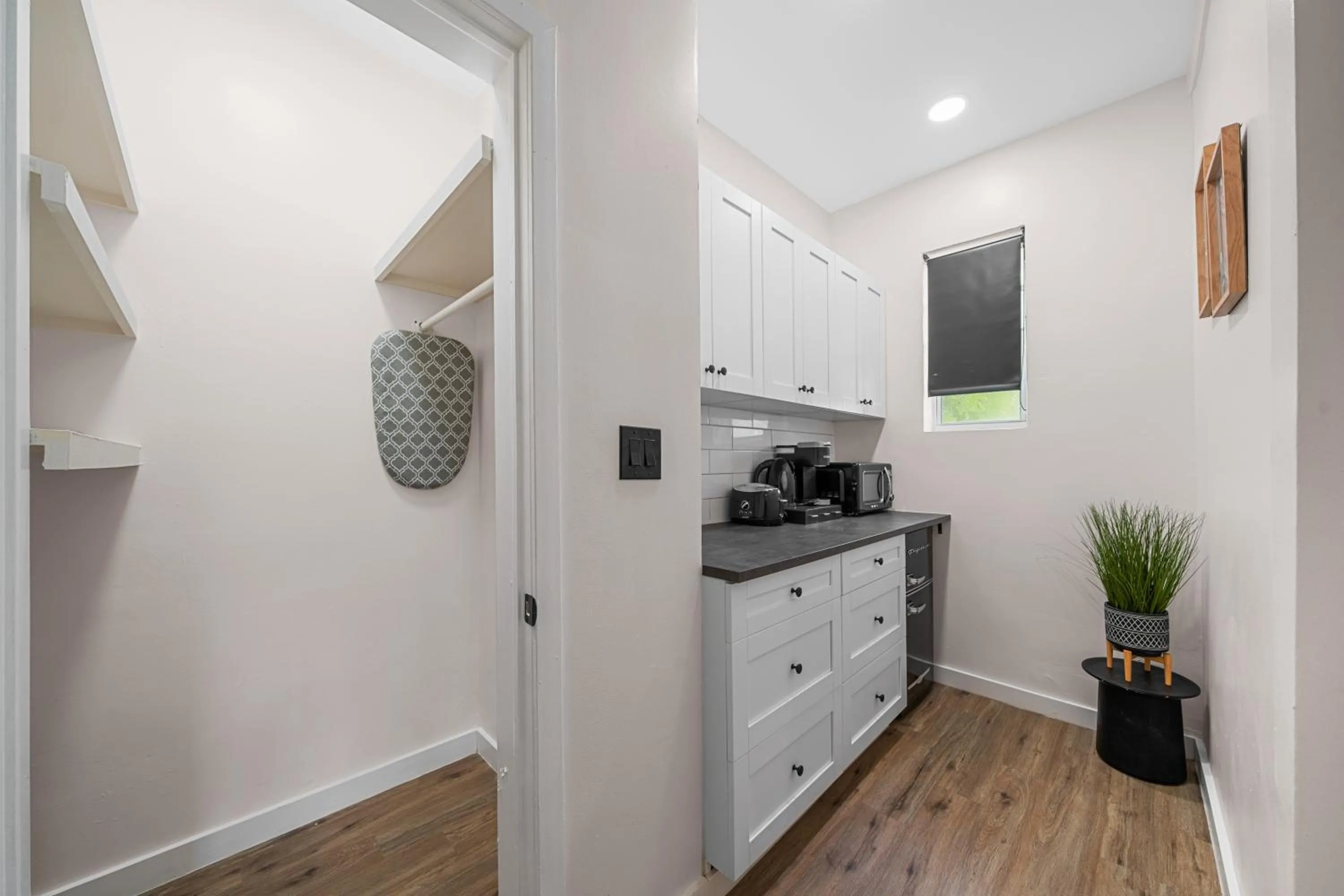 Coffee/tea facilities in Greenview Hotel By Lowkl