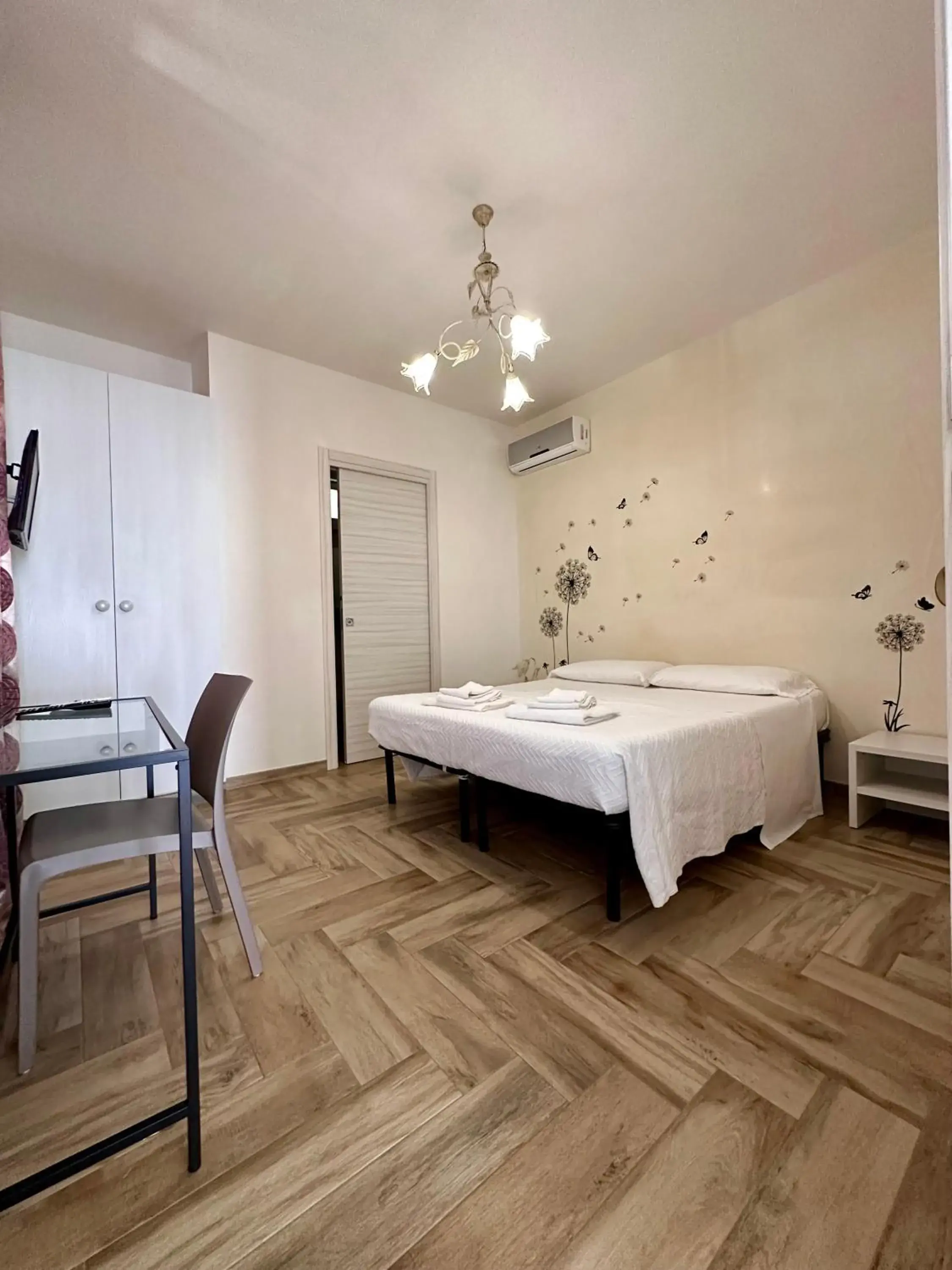 Double Room in Cofanomare Double Room in Cofanomare