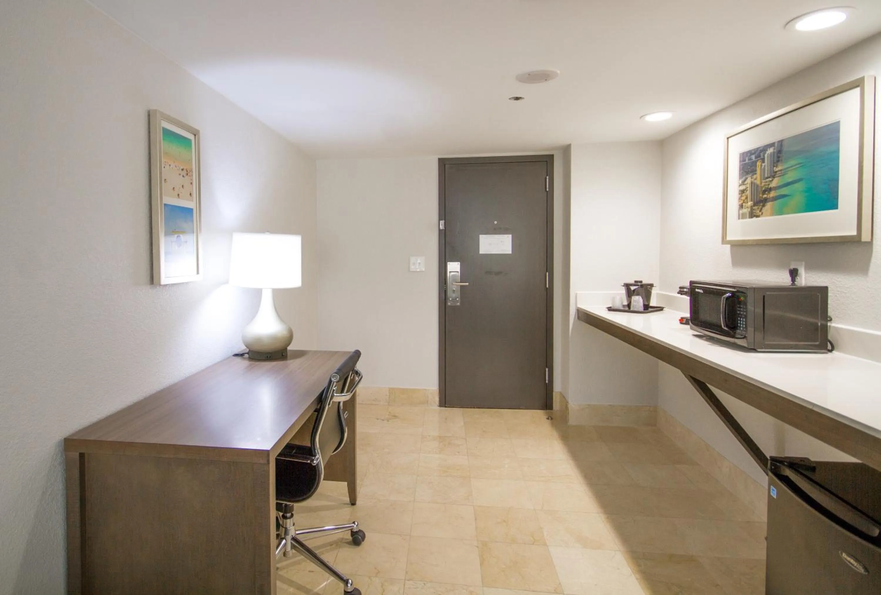 hair dresser in Comfort Inn & Suites Downtown Brickell-Port of Miami