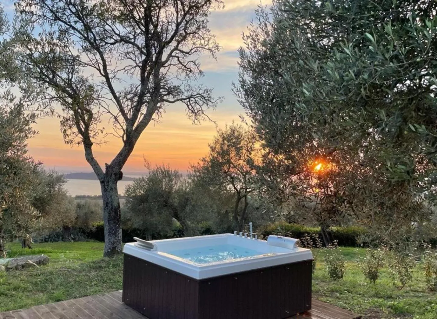 Hot Tub in Antico Casale Tiravento