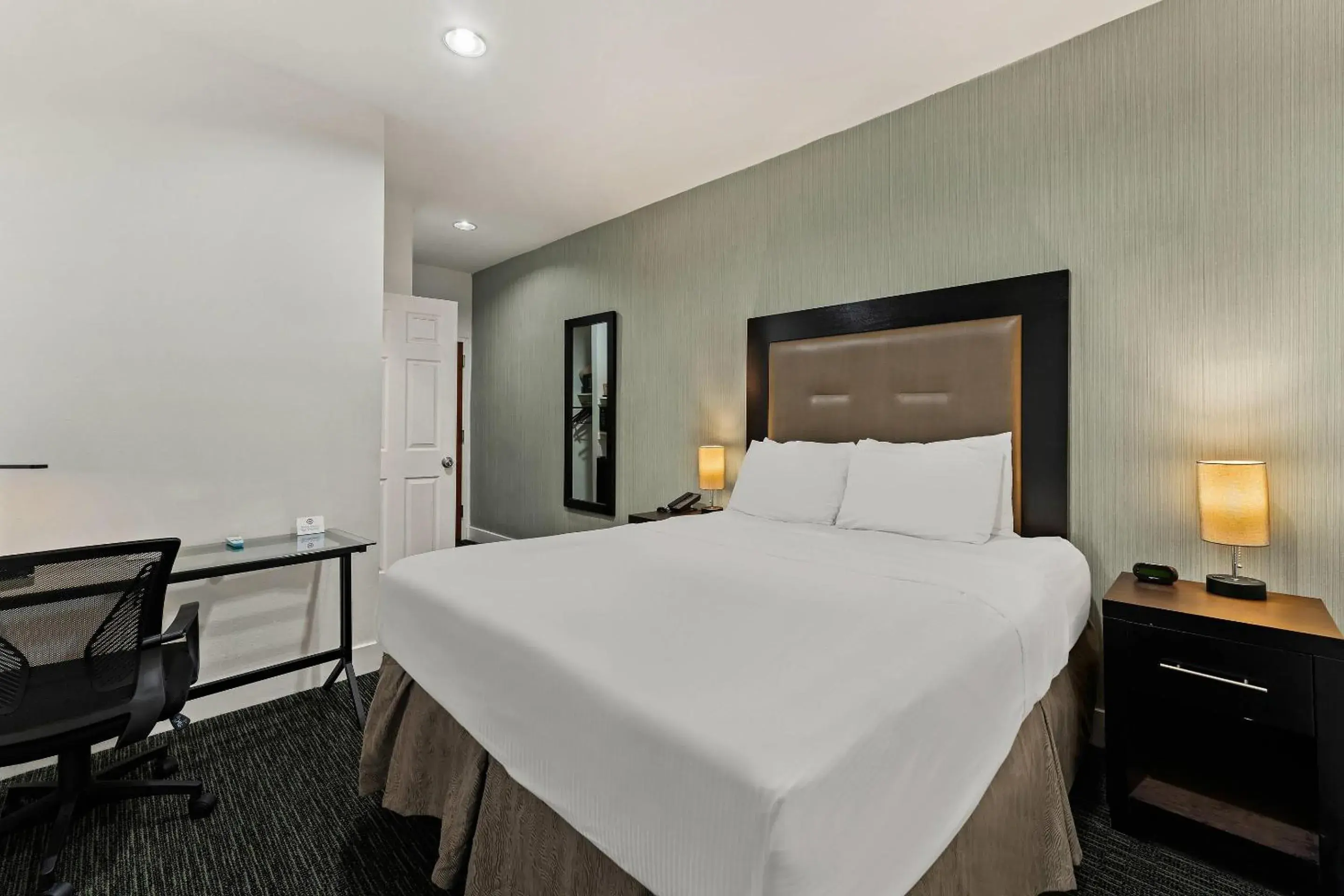 Bedroom, Bed in Quality Inn Philadelphia Center City Bedroom, Bed in Quality Inn Philadelphia Center City