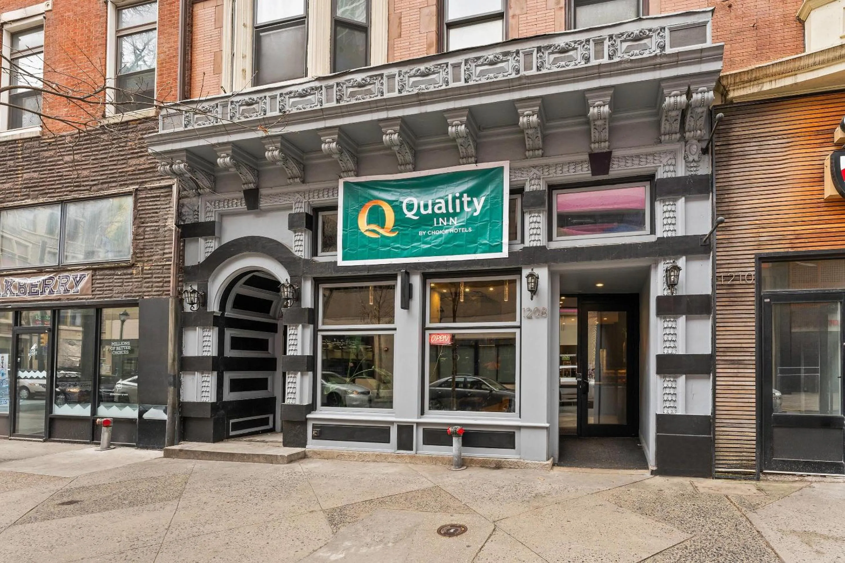 Property building in Quality Inn Philadelphia Center City