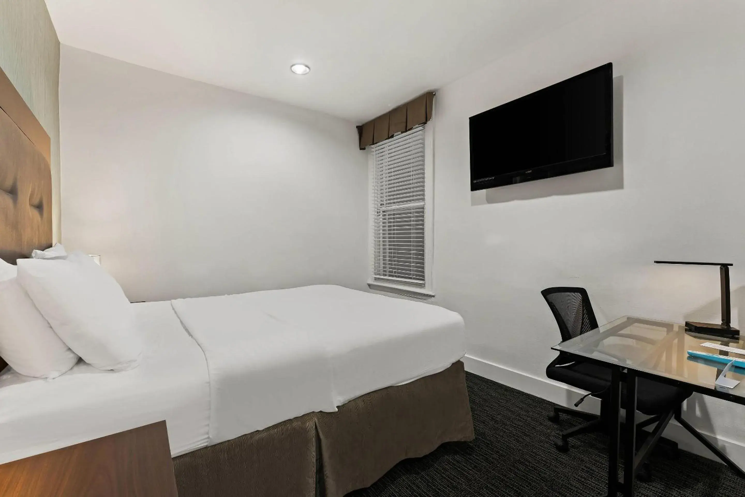 Bedroom, Bed in Quality Inn Philadelphia Center City Bedroom, Bed in Quality Inn Philadelphia Center City