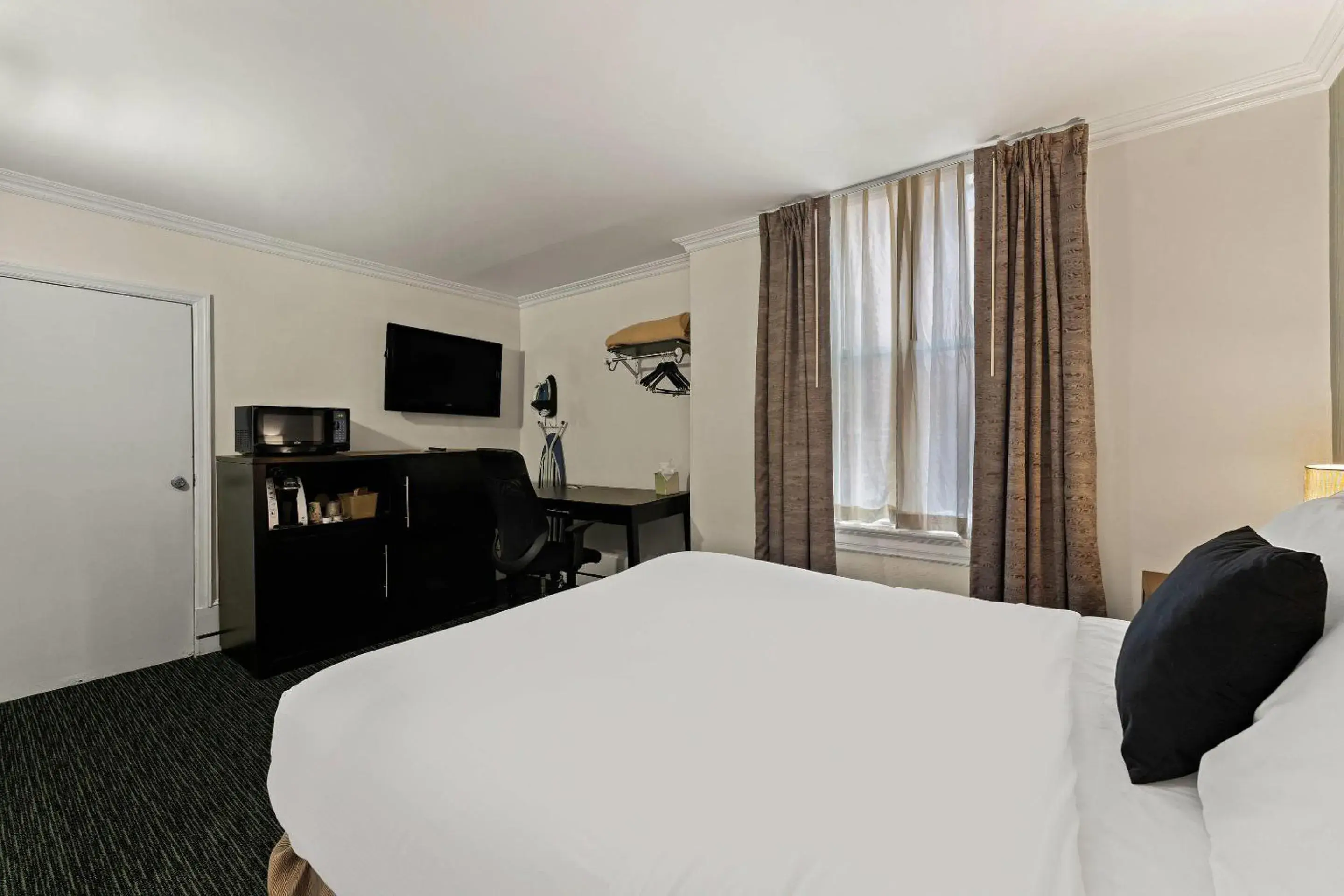 Bedroom, Bed in Quality Inn Philadelphia Center City Bedroom, Bed in Quality Inn Philadelphia Center City