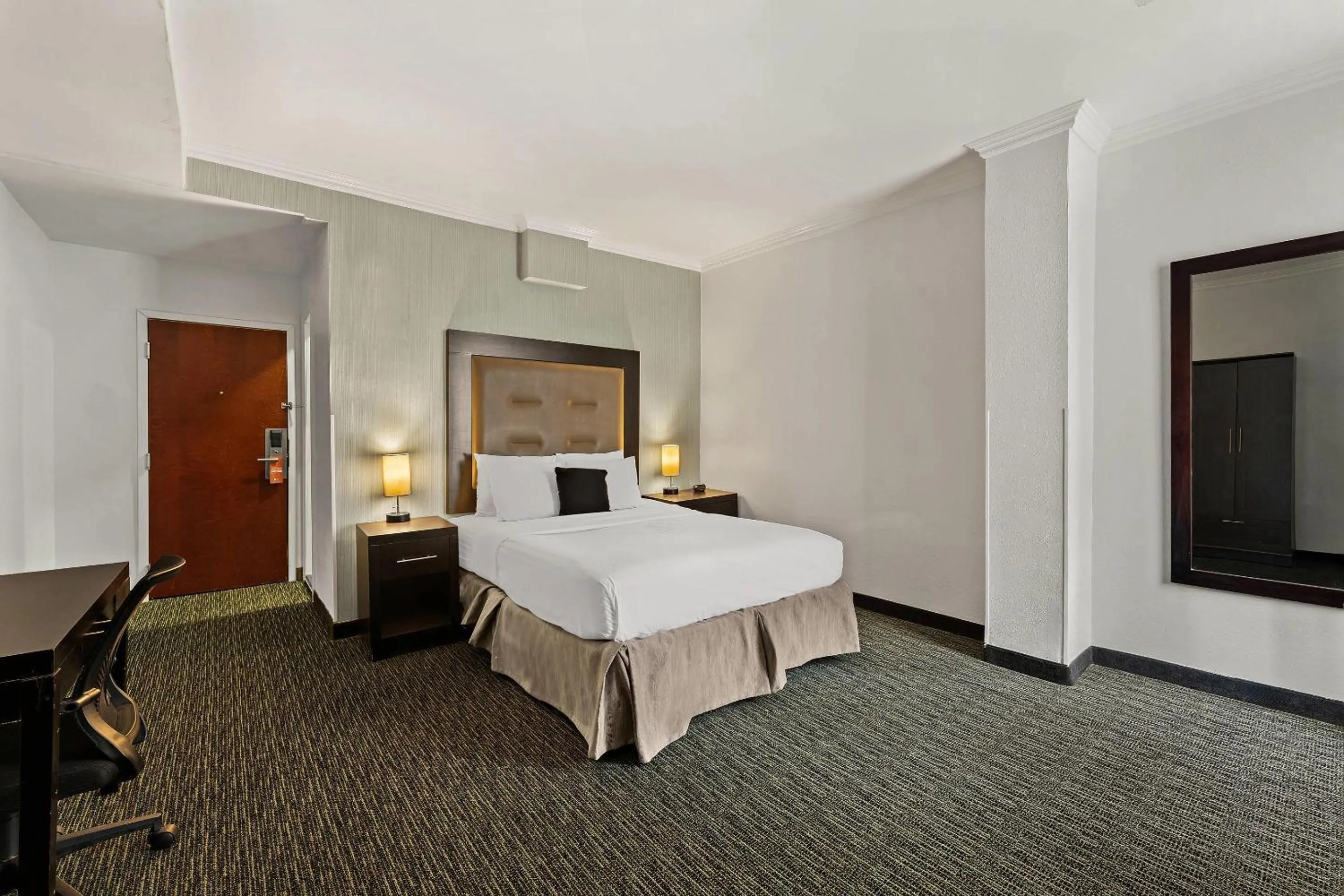 Bedroom, Bed in Quality Inn Philadelphia Center City
