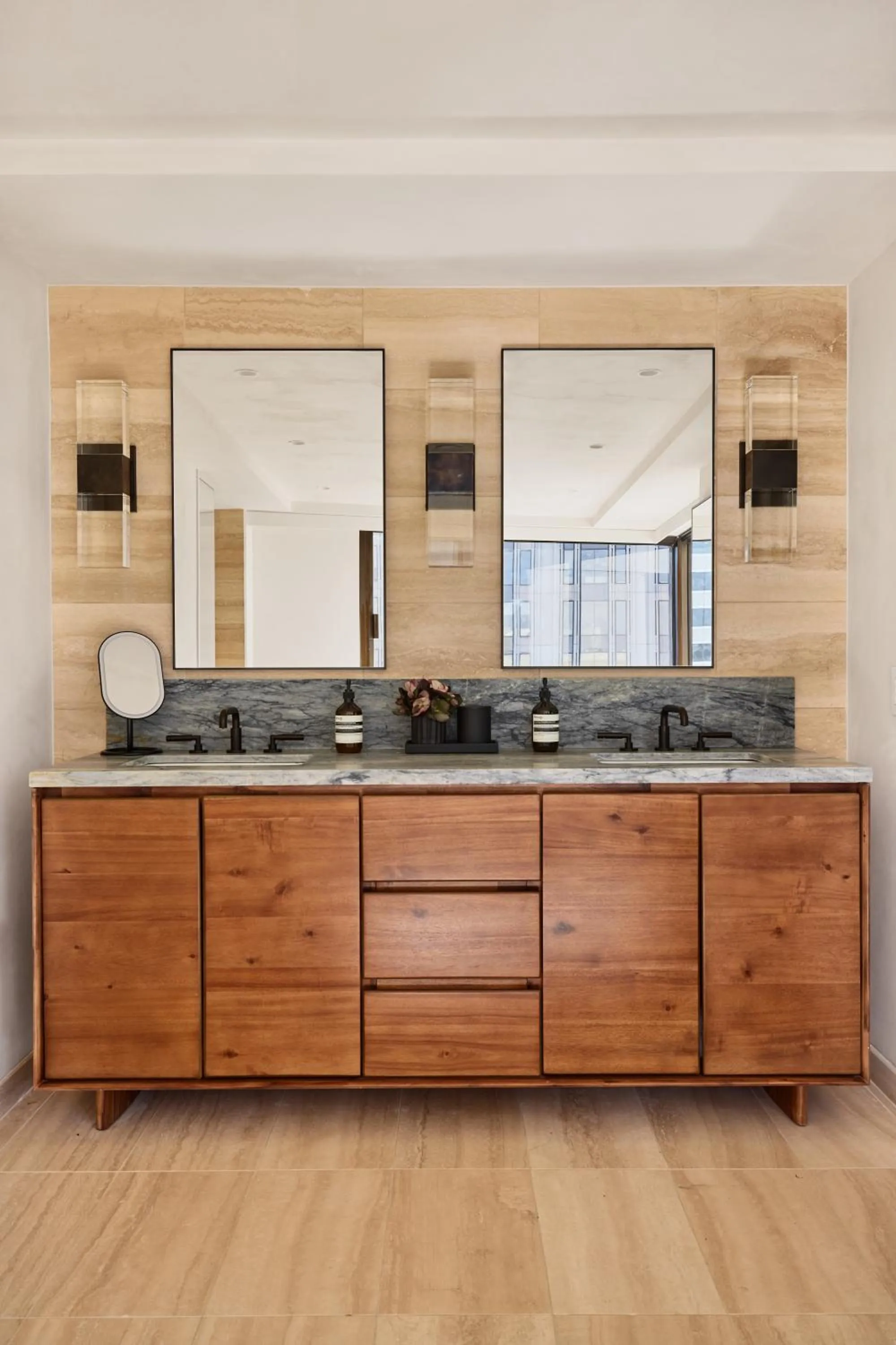 Bathroom in The Jay, Autograph Collection