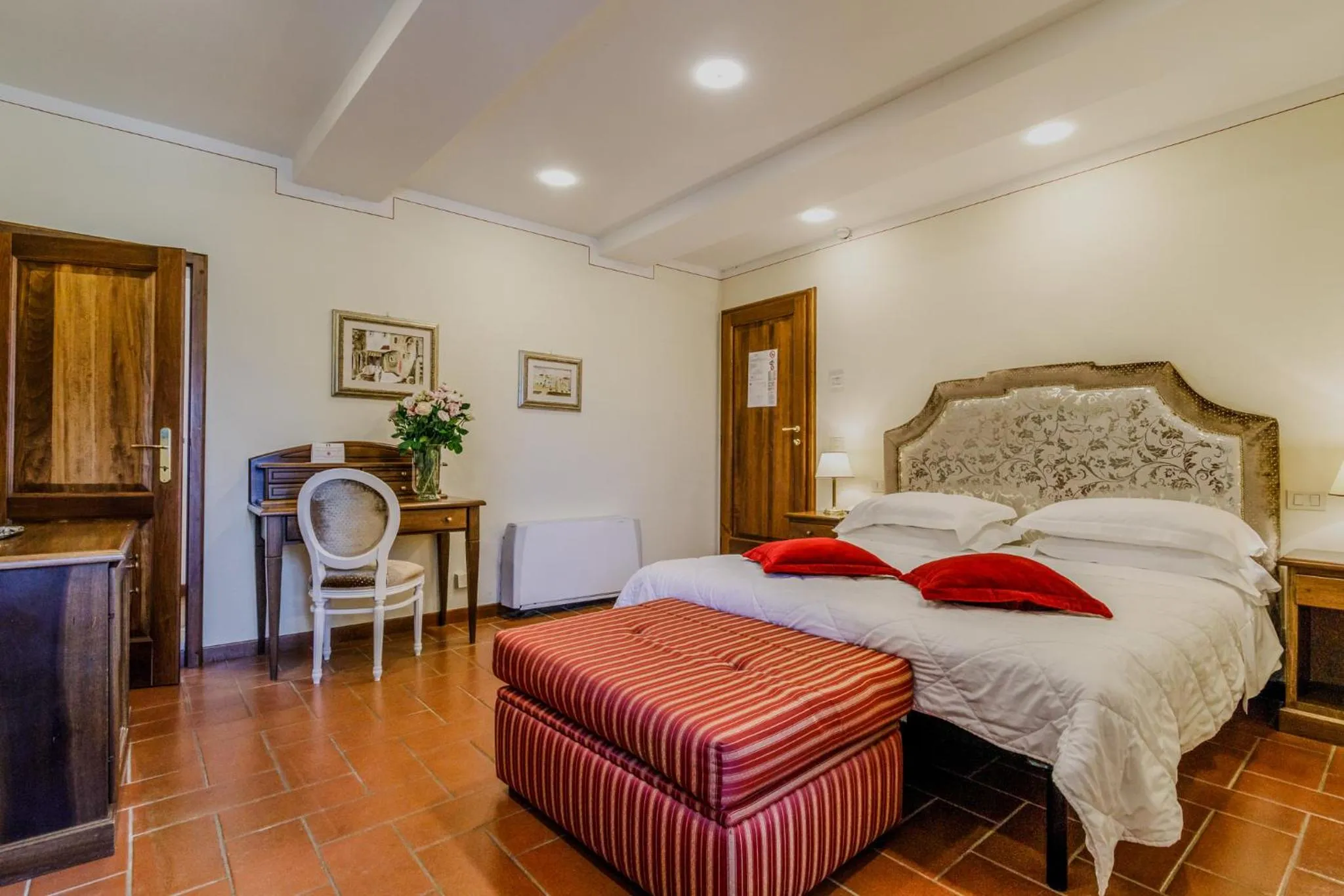 Bed in Villa Lecchi Hotel Wellness