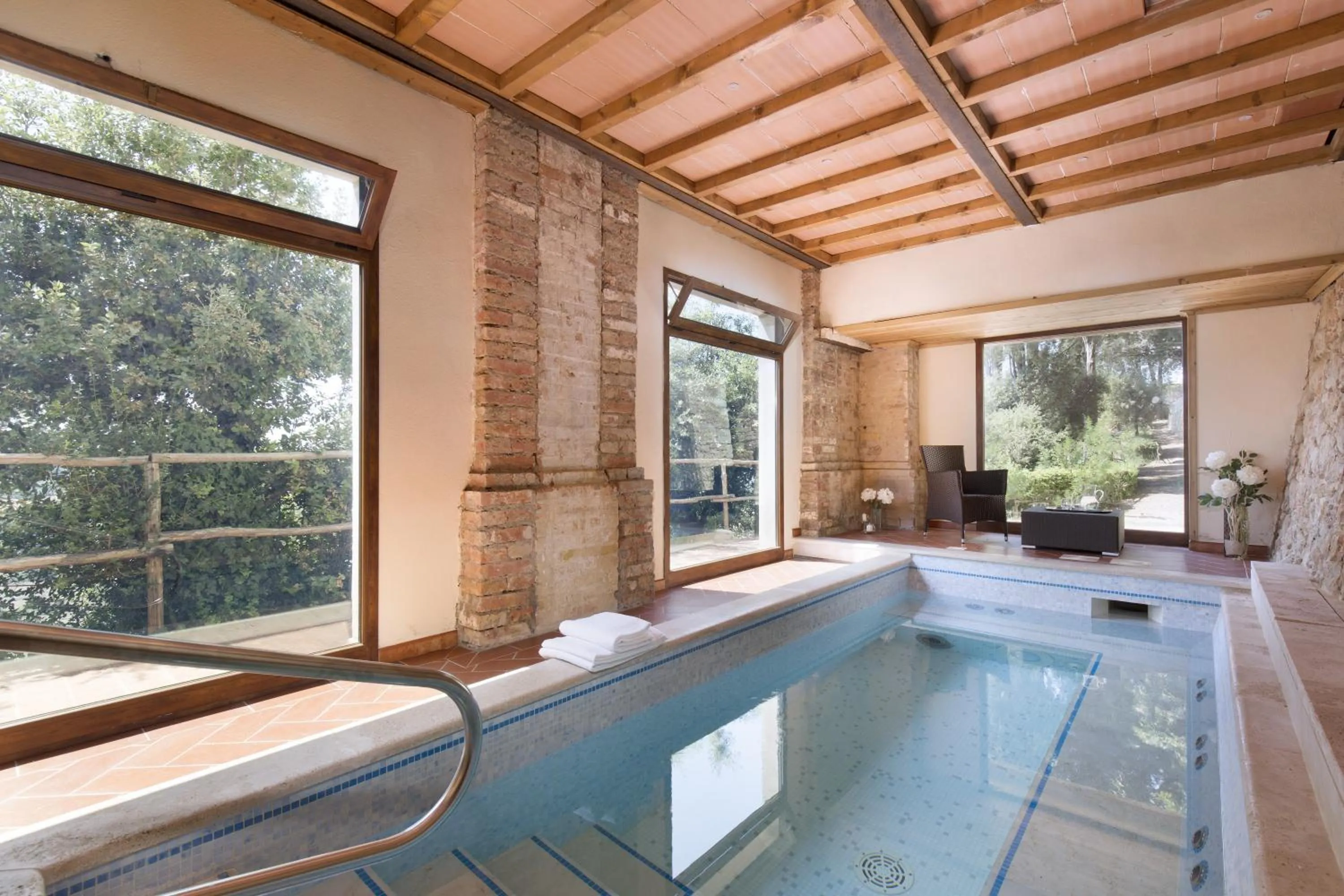 Hot Tub in Villa Lecchi Hotel Wellness