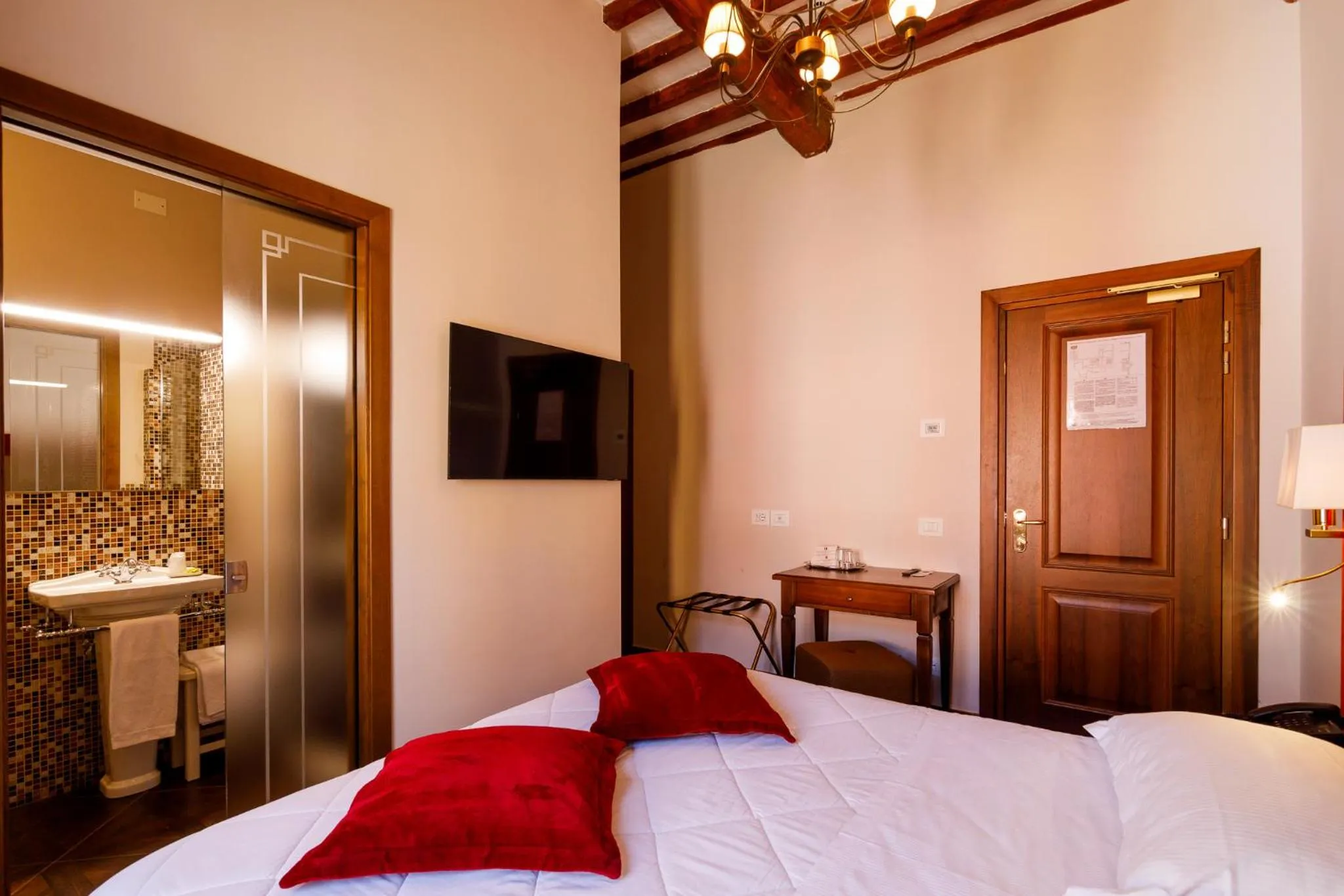 Bed in Villa Lecchi Hotel Wellness