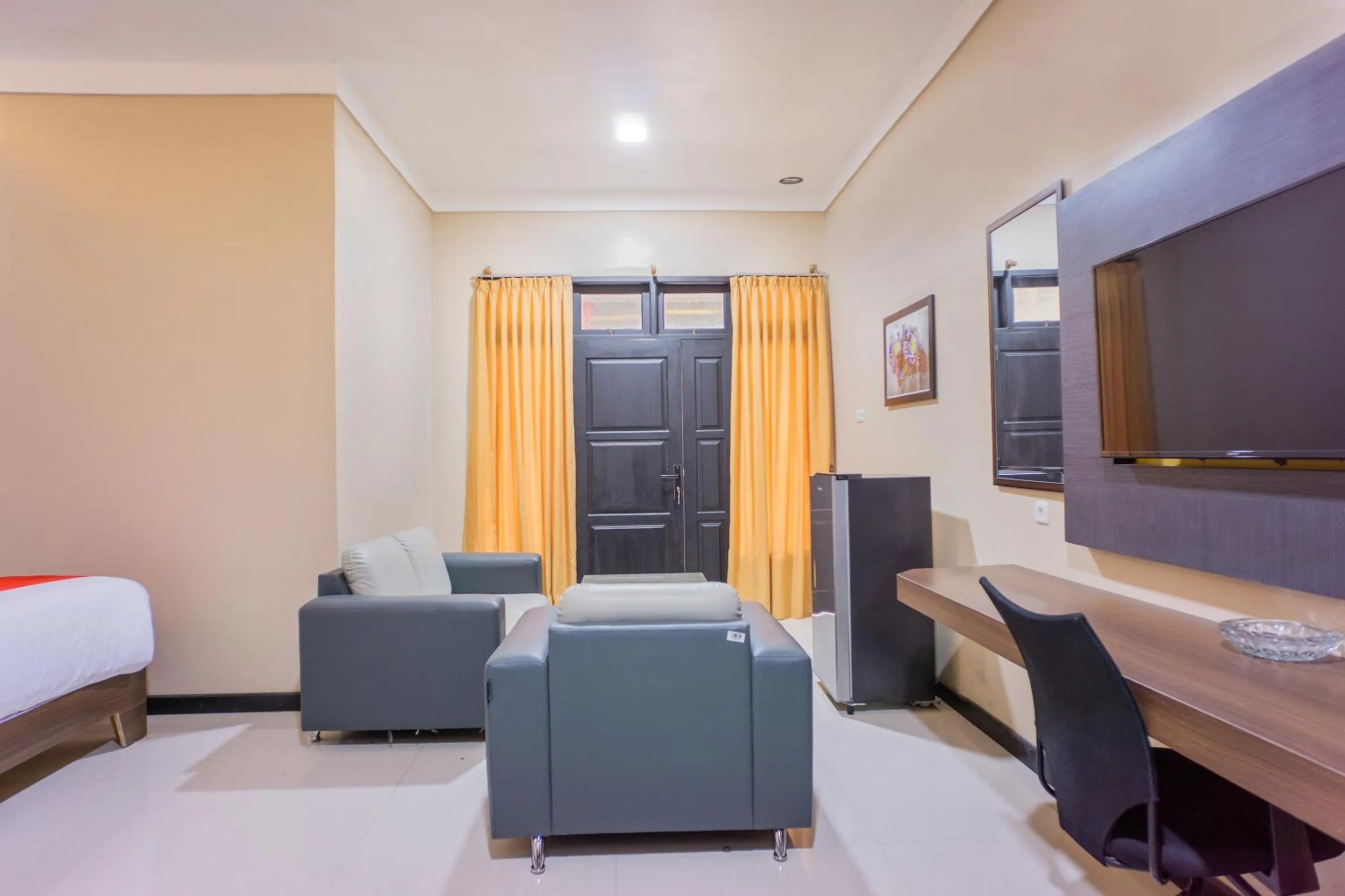 Bedroom, Bed in Hotel O Wisma Kuta Karang