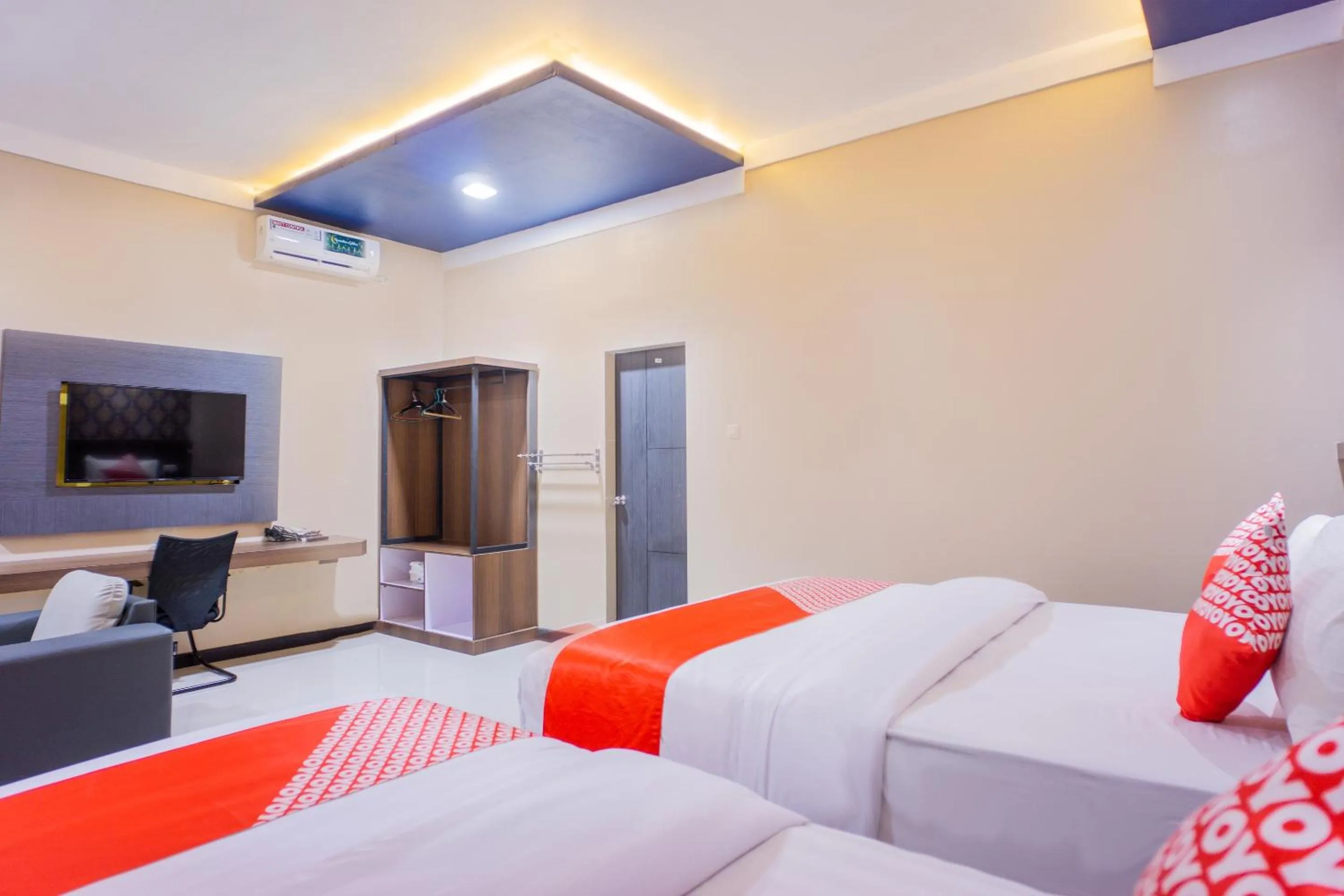 Bedroom, Bed in Hotel O Wisma Kuta Karang