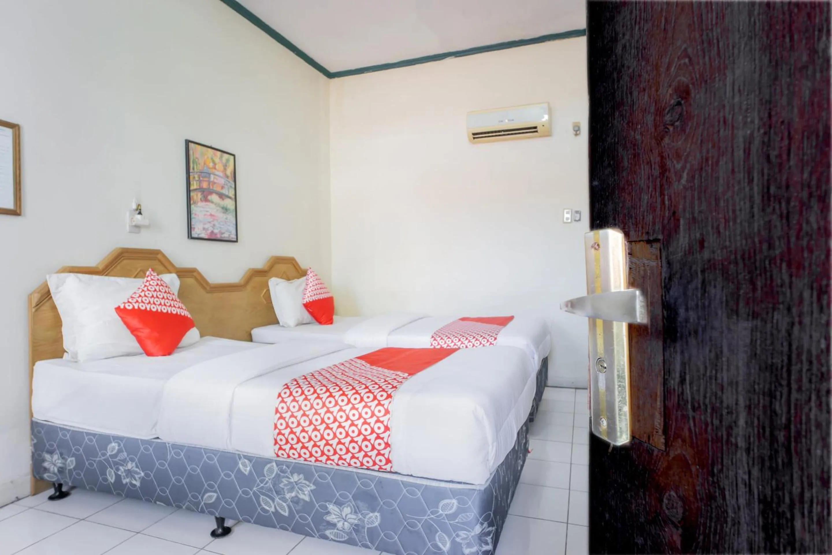 Bedroom, Bed in Hotel O Wisma Kuta Karang