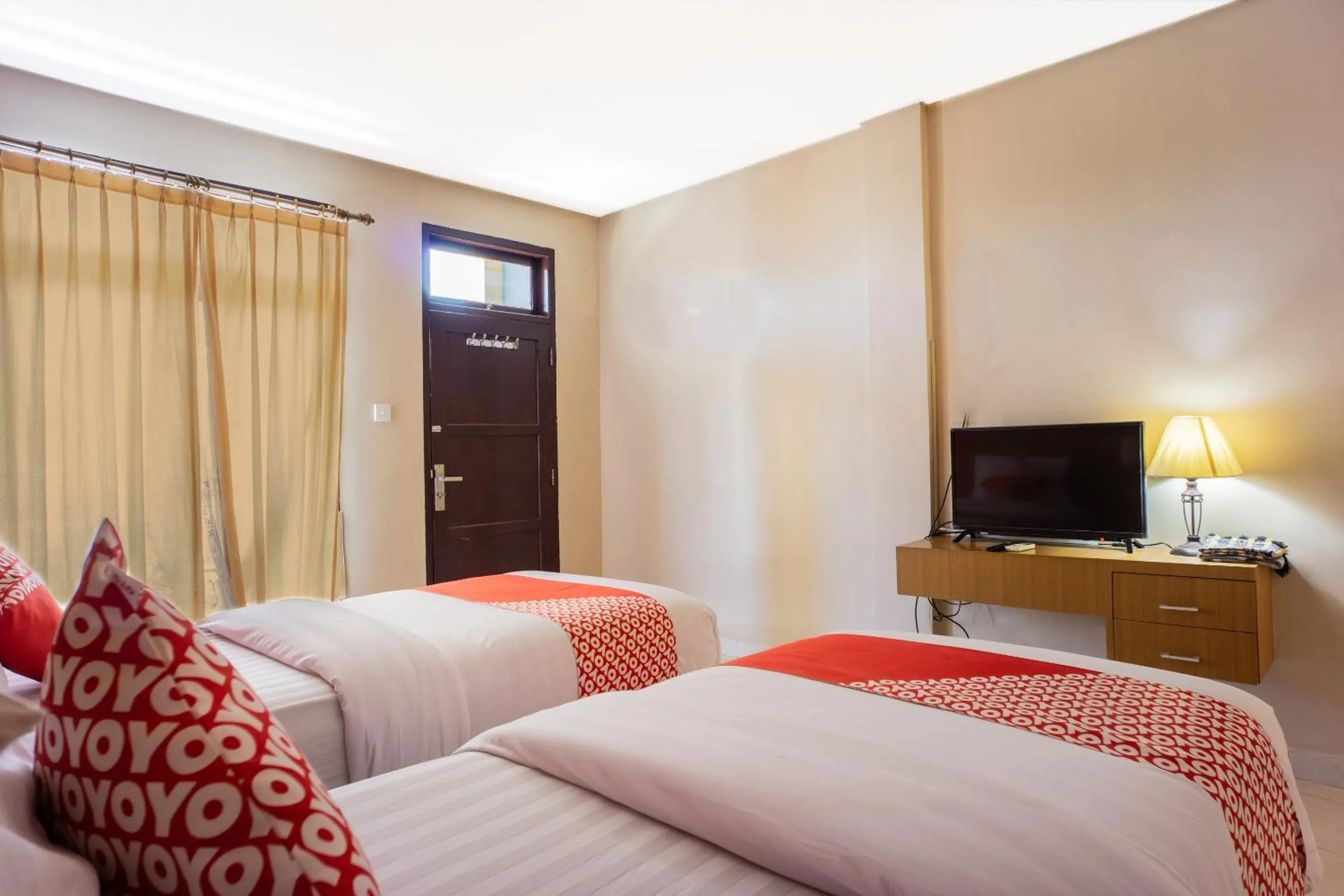 Bedroom, Bed in Hotel O Wisma Kuta Karang