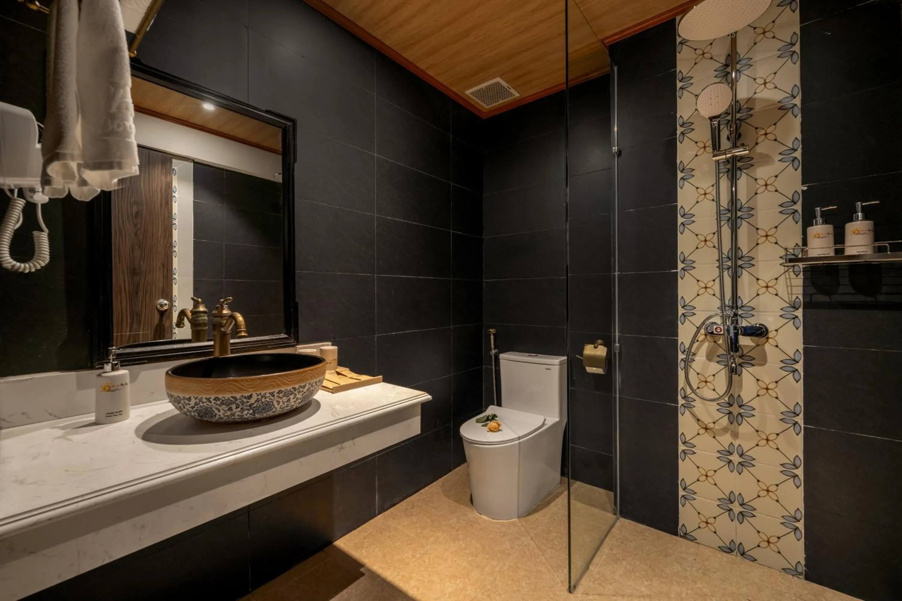 Shower in Hoi An Blue Sky Boutique Hotel & Spa