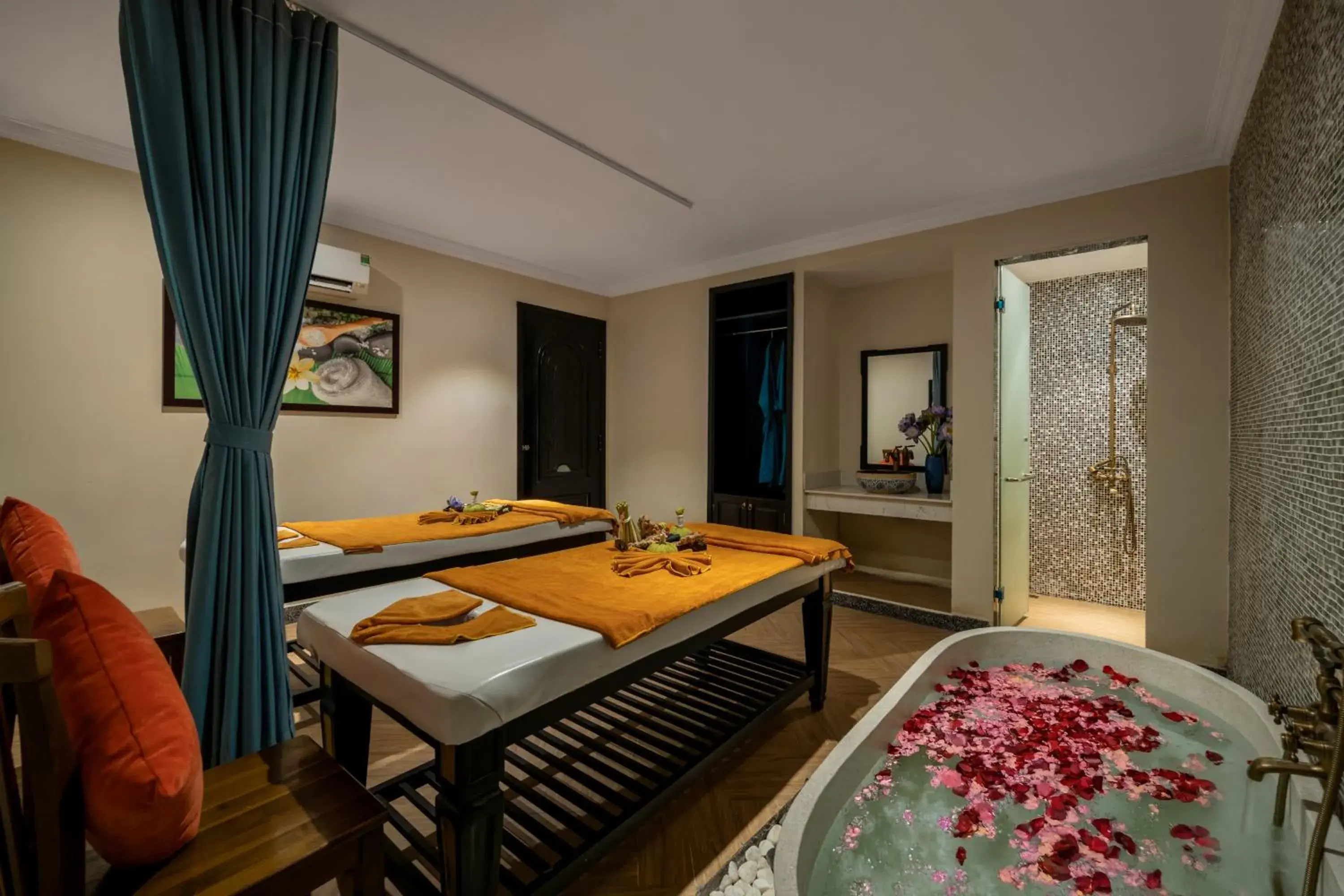 Massage, Bed in Hoi An Blue Sky Boutique Hotel & Spa Massage, Bed in Hoi An Blue Sky Boutique Hotel & Spa