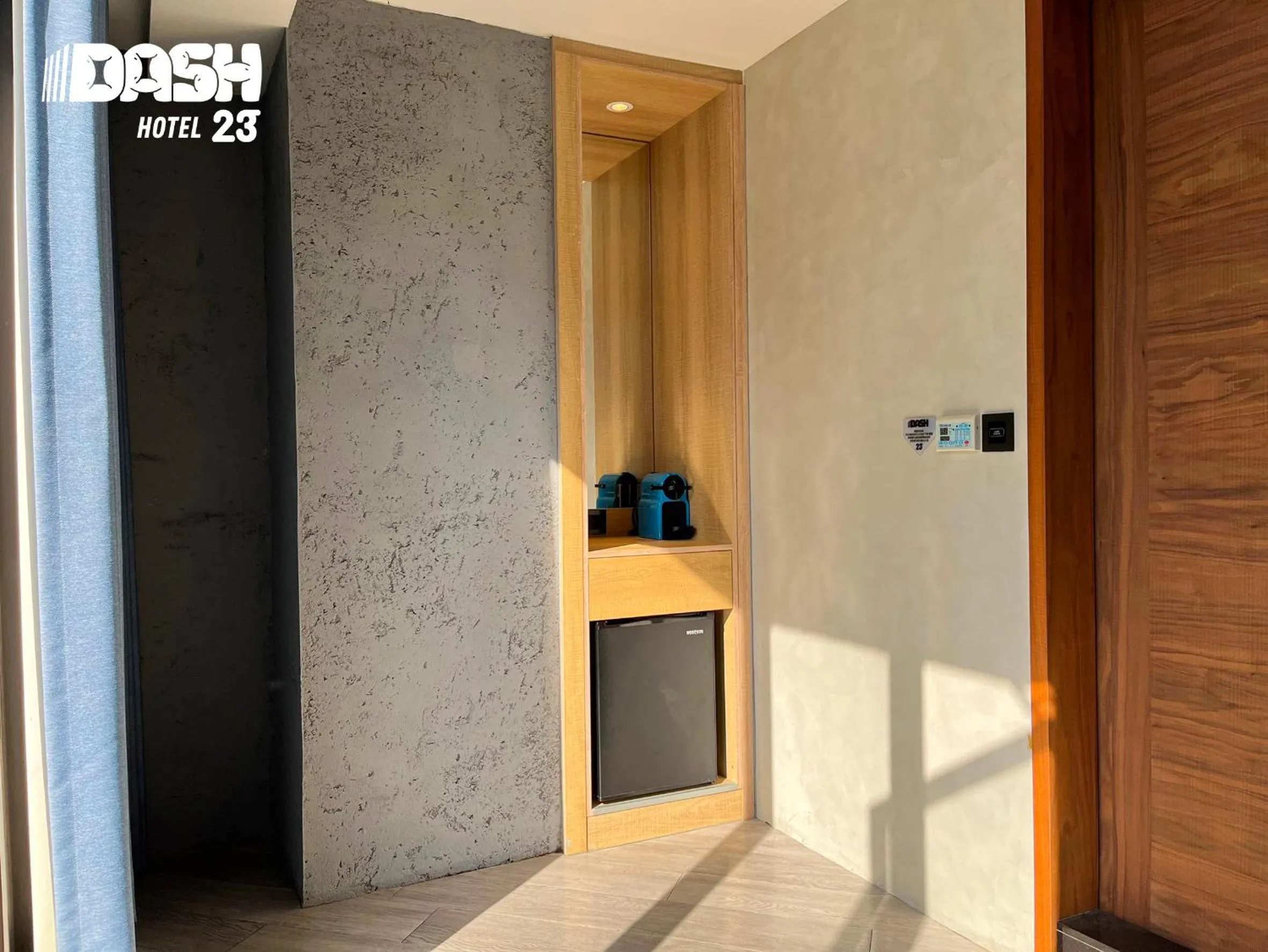 wardrobe in Dash 23 Hotel