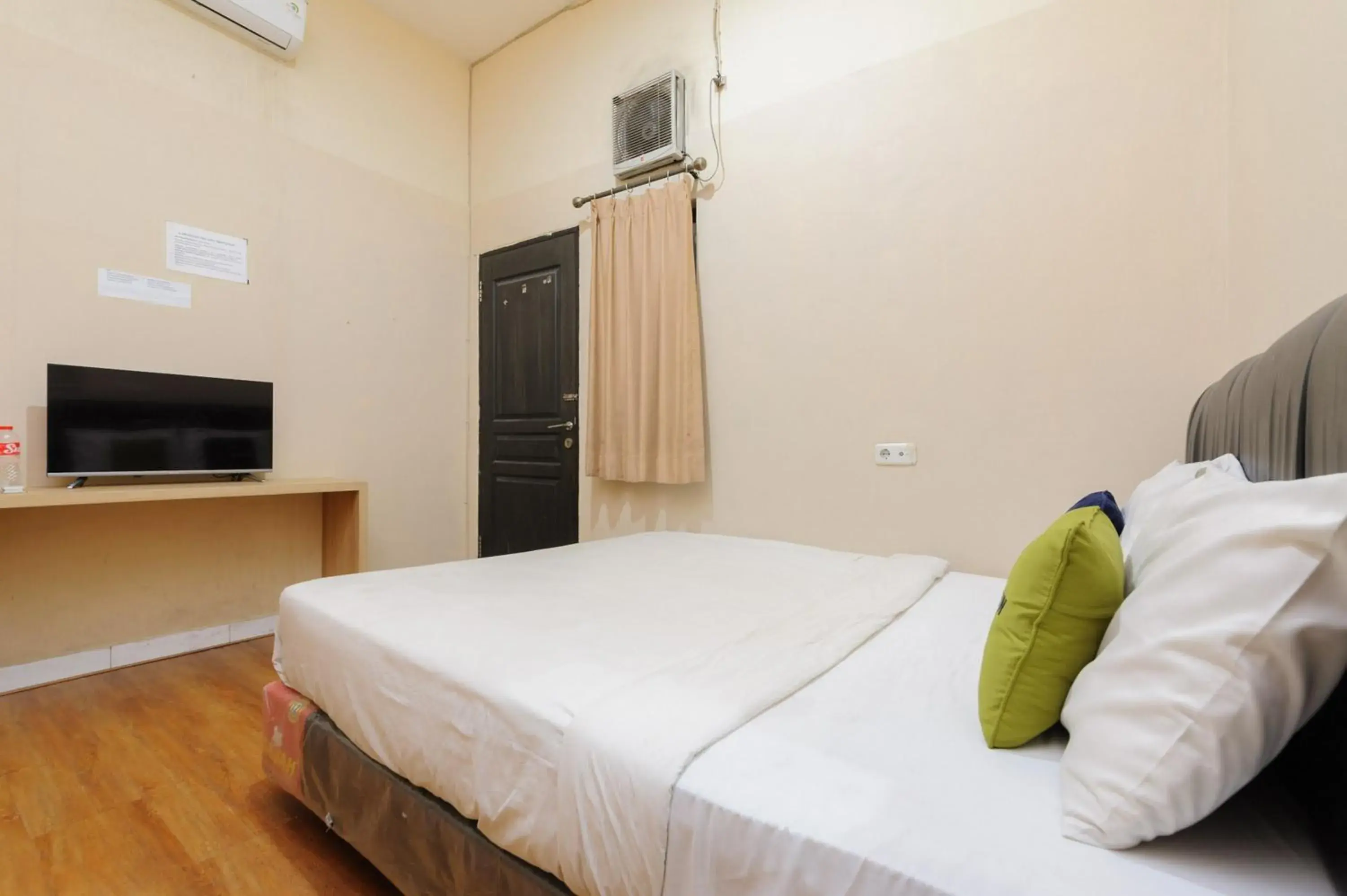 Bedroom, Bed in Urbanview Hotel Residence 446 Tanjung Duren Bedroom, Bed in Urbanview Hotel Residence 446 Tanjung Duren