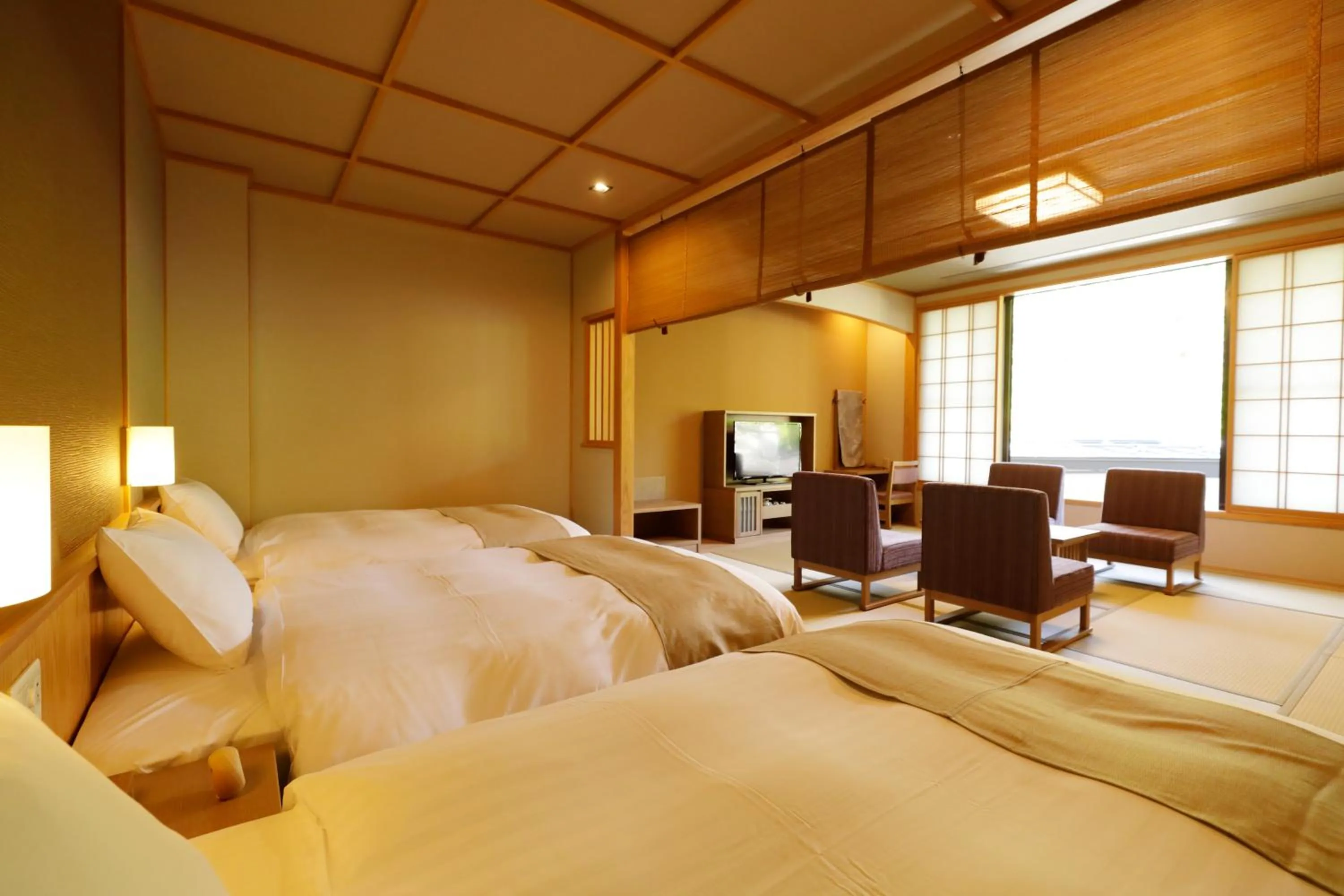 Living room, Bed in Yukemuri no Yado Inazumi Onsen