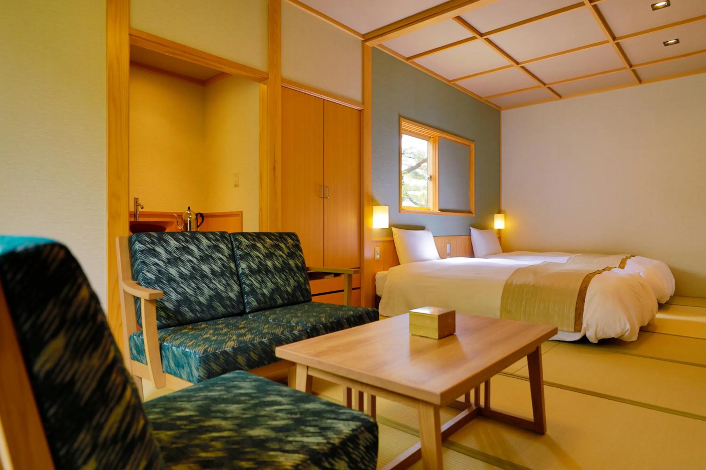 Living room, Bed in Yukemuri no Yado Inazumi Onsen