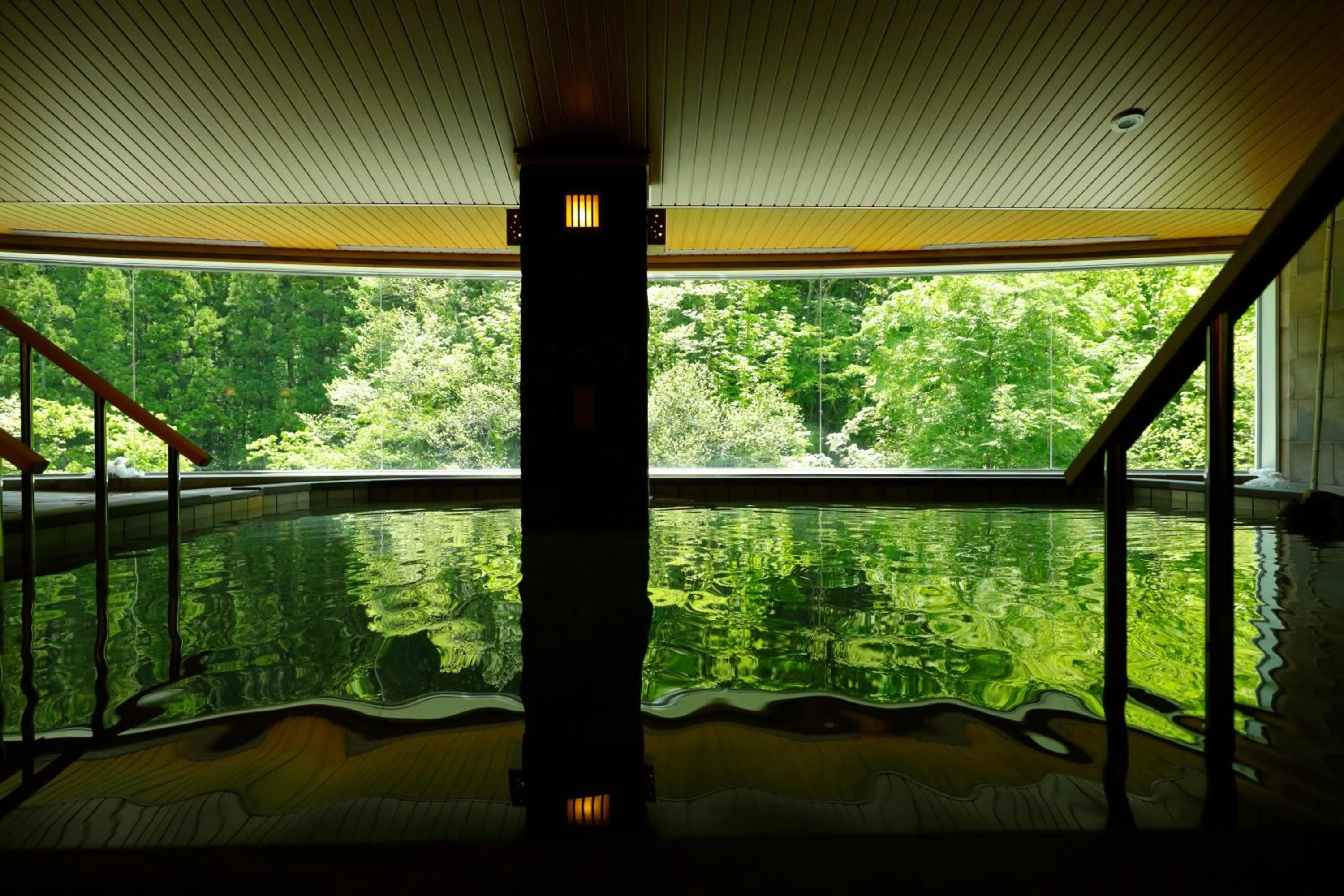 Spring in Yukemuri no Yado Inazumi Onsen