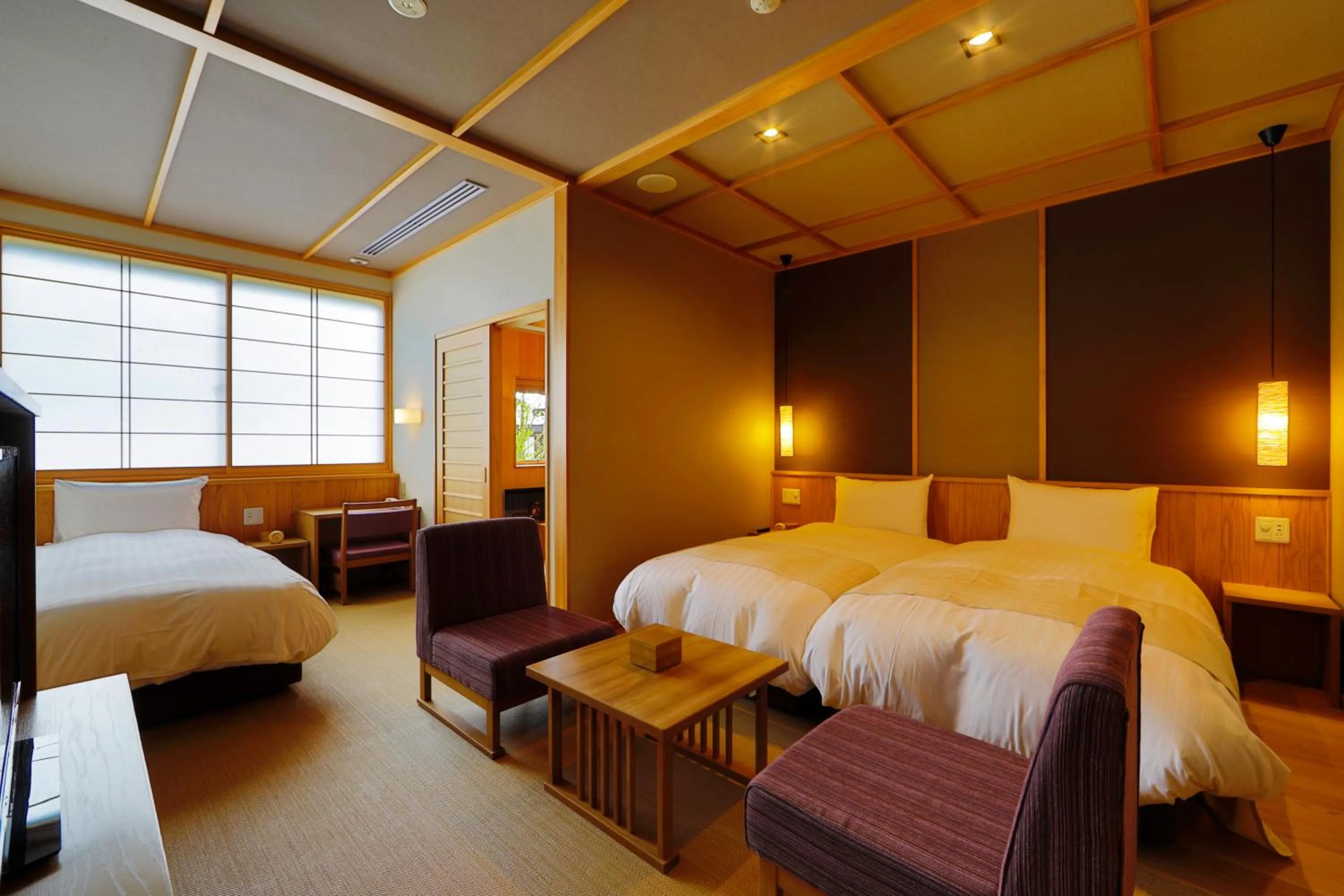 Living room, Bed in Yukemuri no Yado Inazumi Onsen