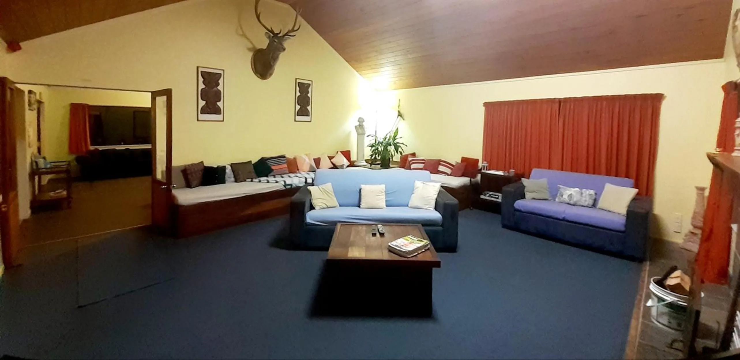 Communal lounge/ TV room, Bed in Tongariro River Retreat