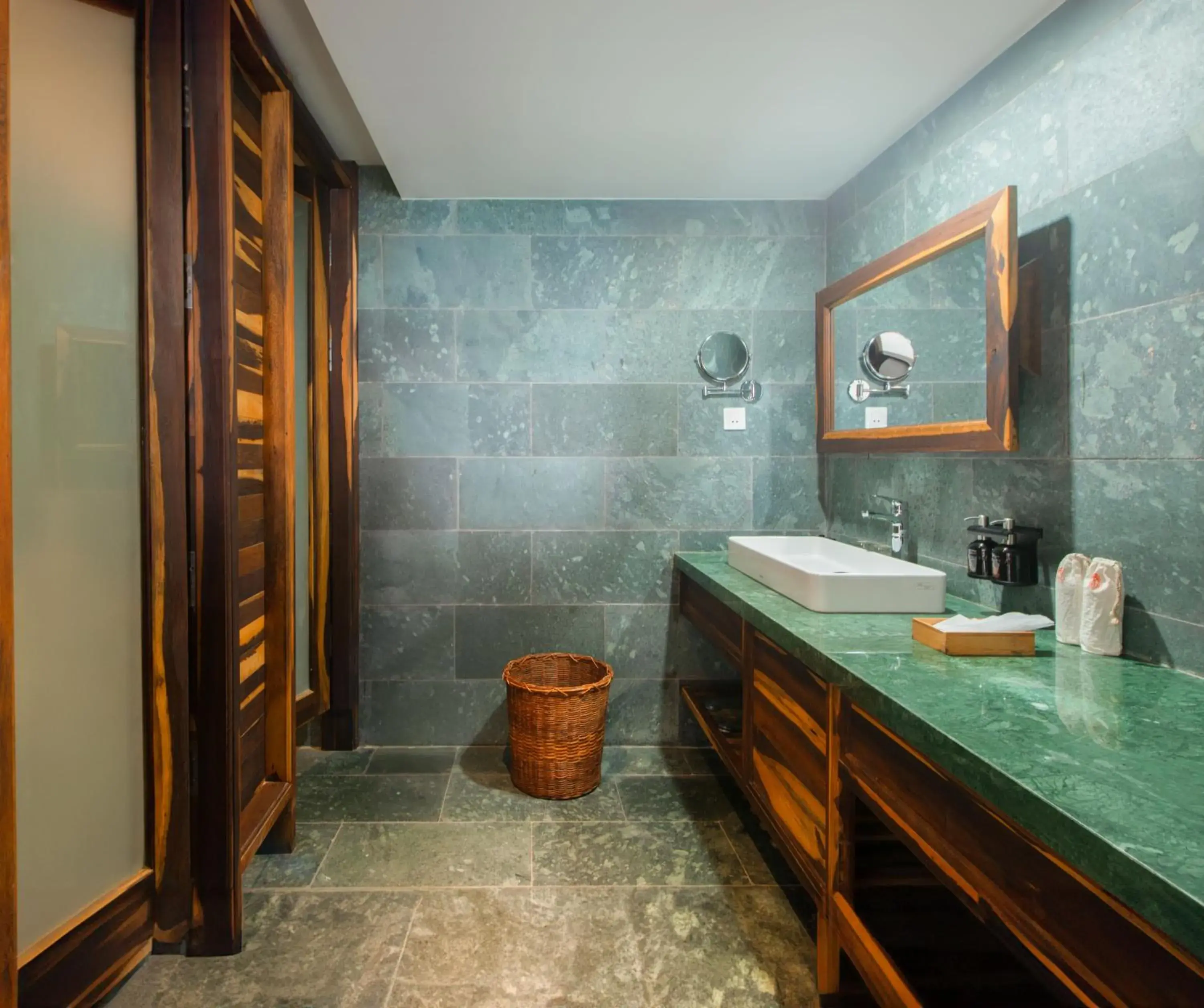 Bathroom in Alibu Resort Nha Trang Bathroom in Alibu Resort Nha Trang