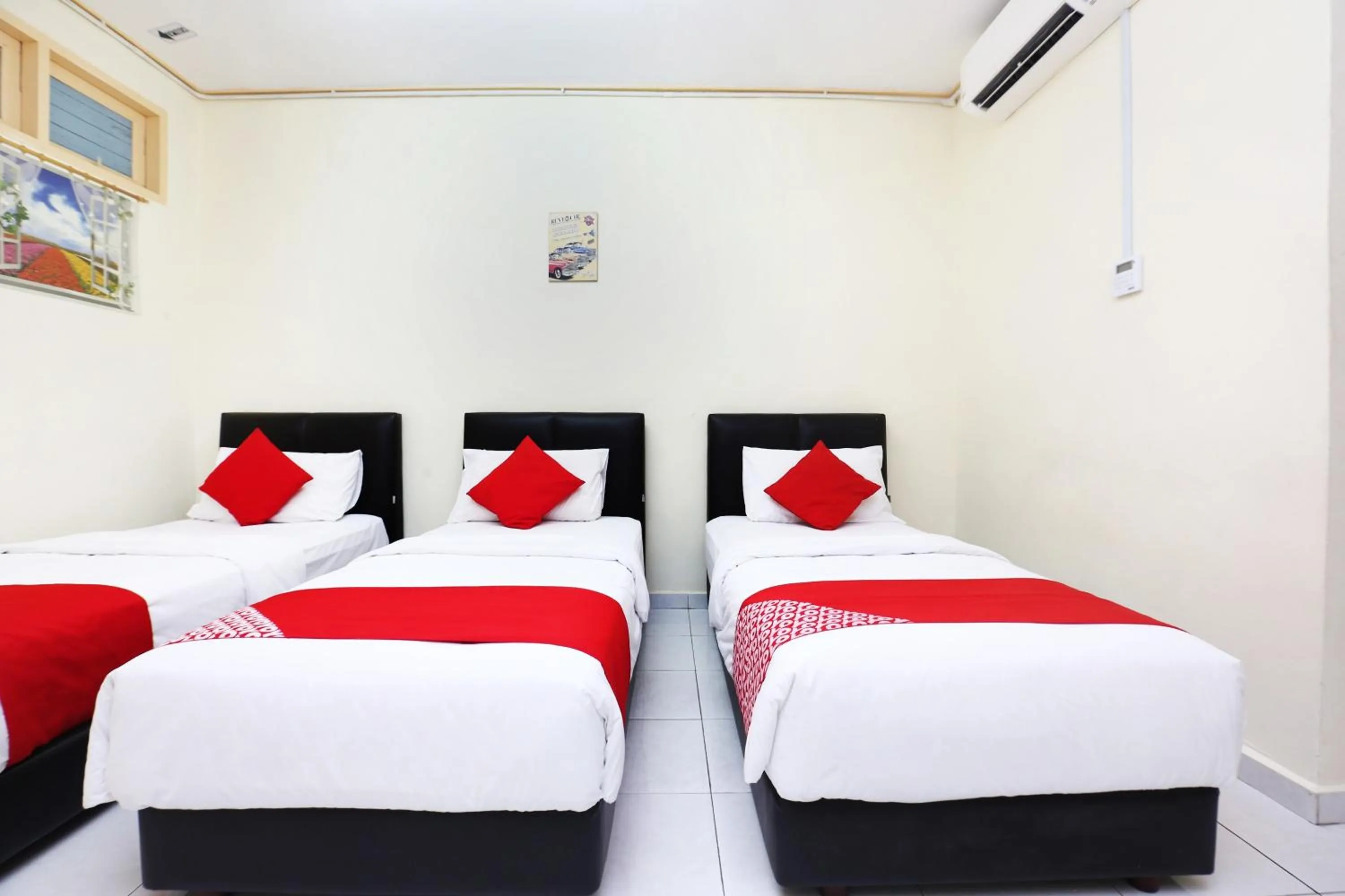 Bedroom, Bed in Hotel O Pelangi Marang