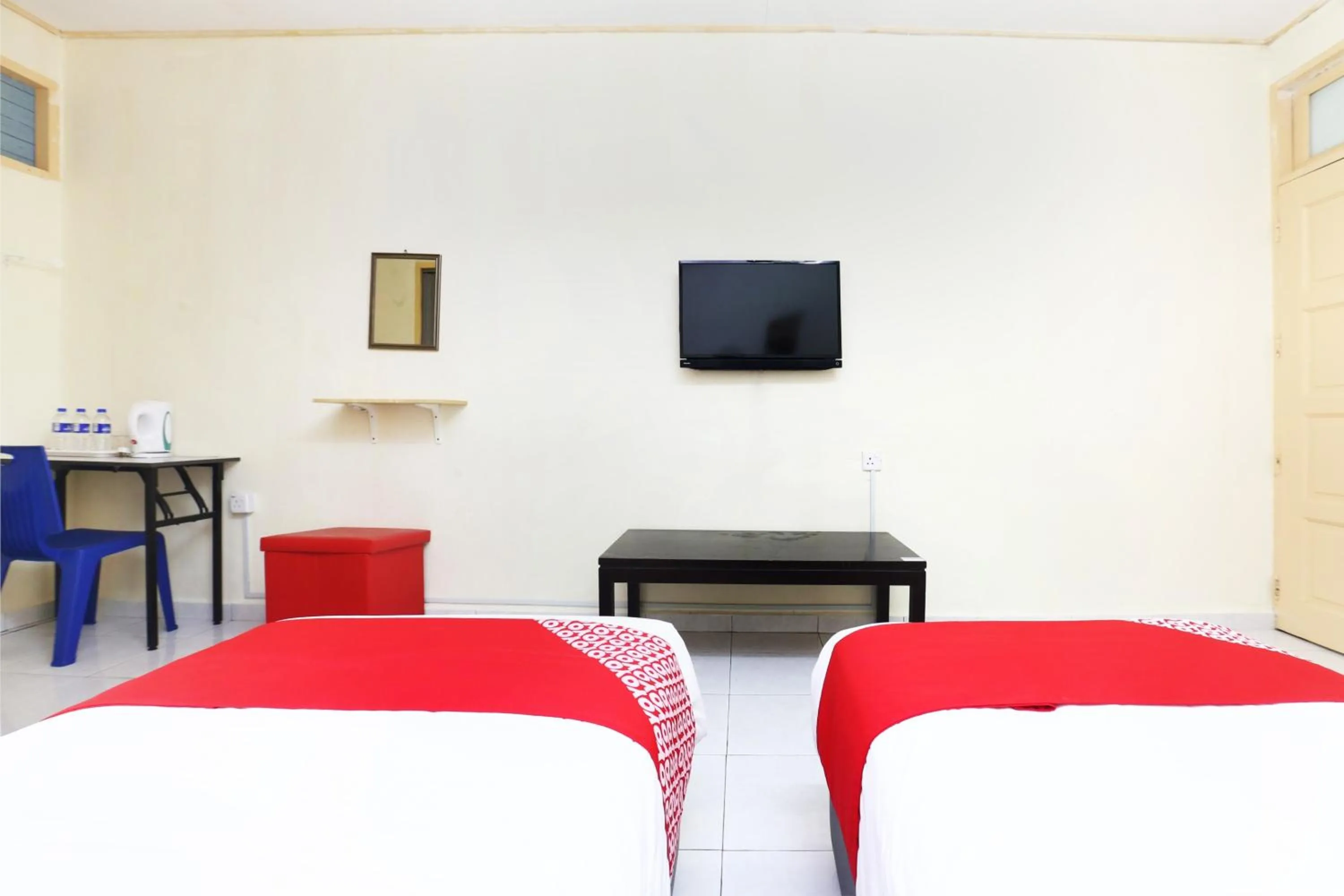 Bedroom, Bed in Hotel O Pelangi Marang