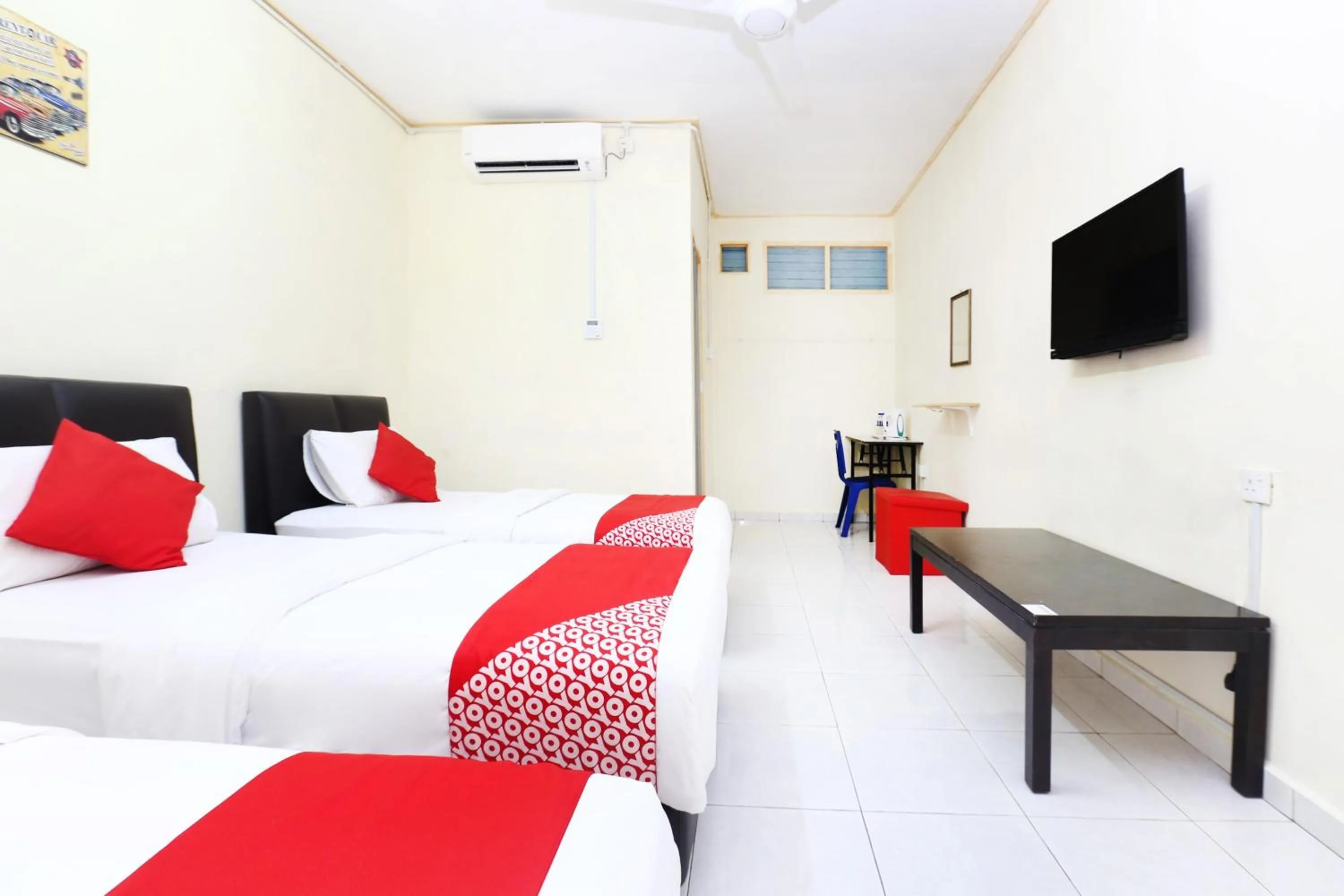 Bedroom, Bed in Hotel O Pelangi Marang