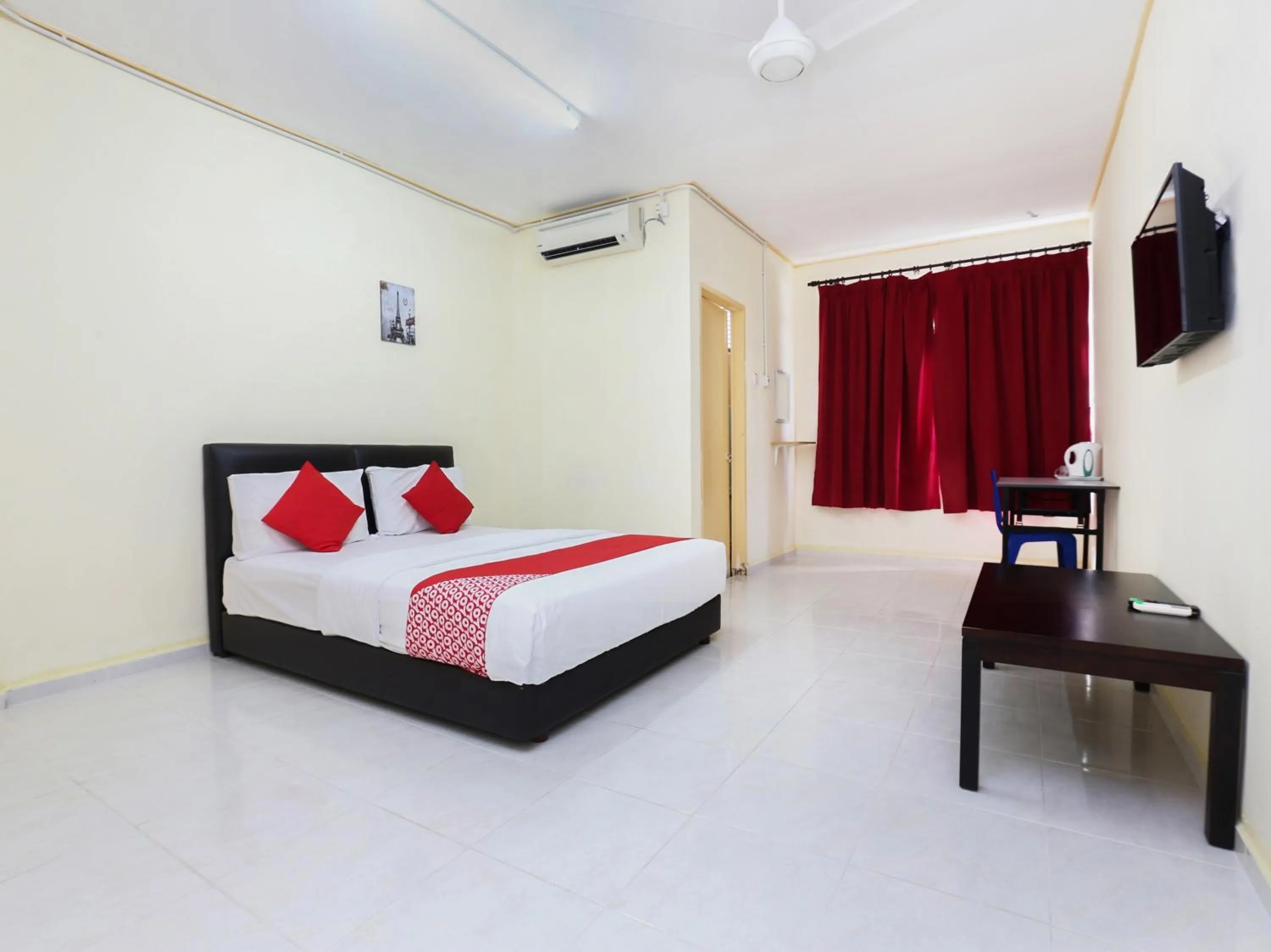 Deluxe Queen Room in Hotel O Pelangi Marang