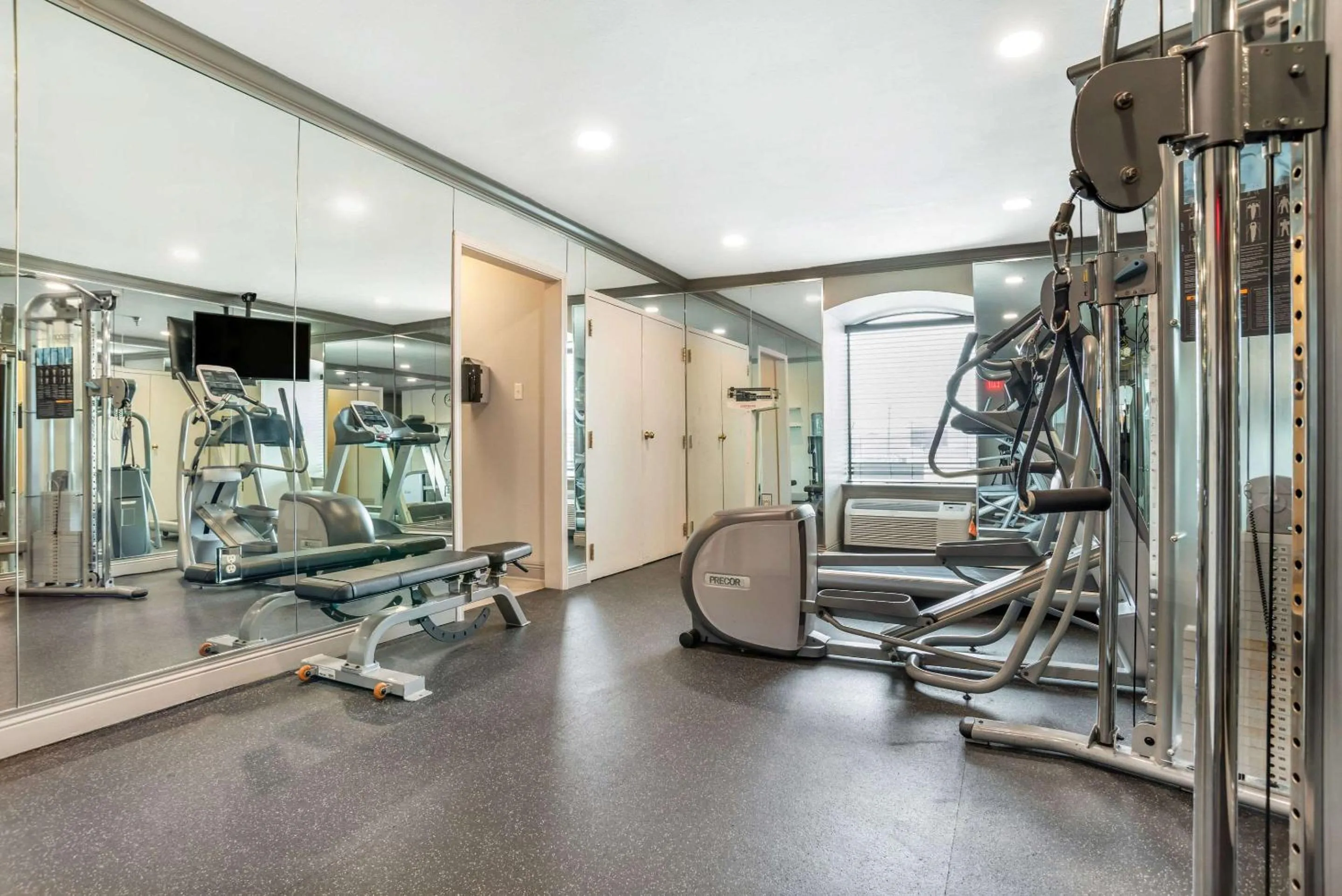 Fitness centre/facilities in Country Inn & Suites by Radisson, Metairie New Orleans , LA