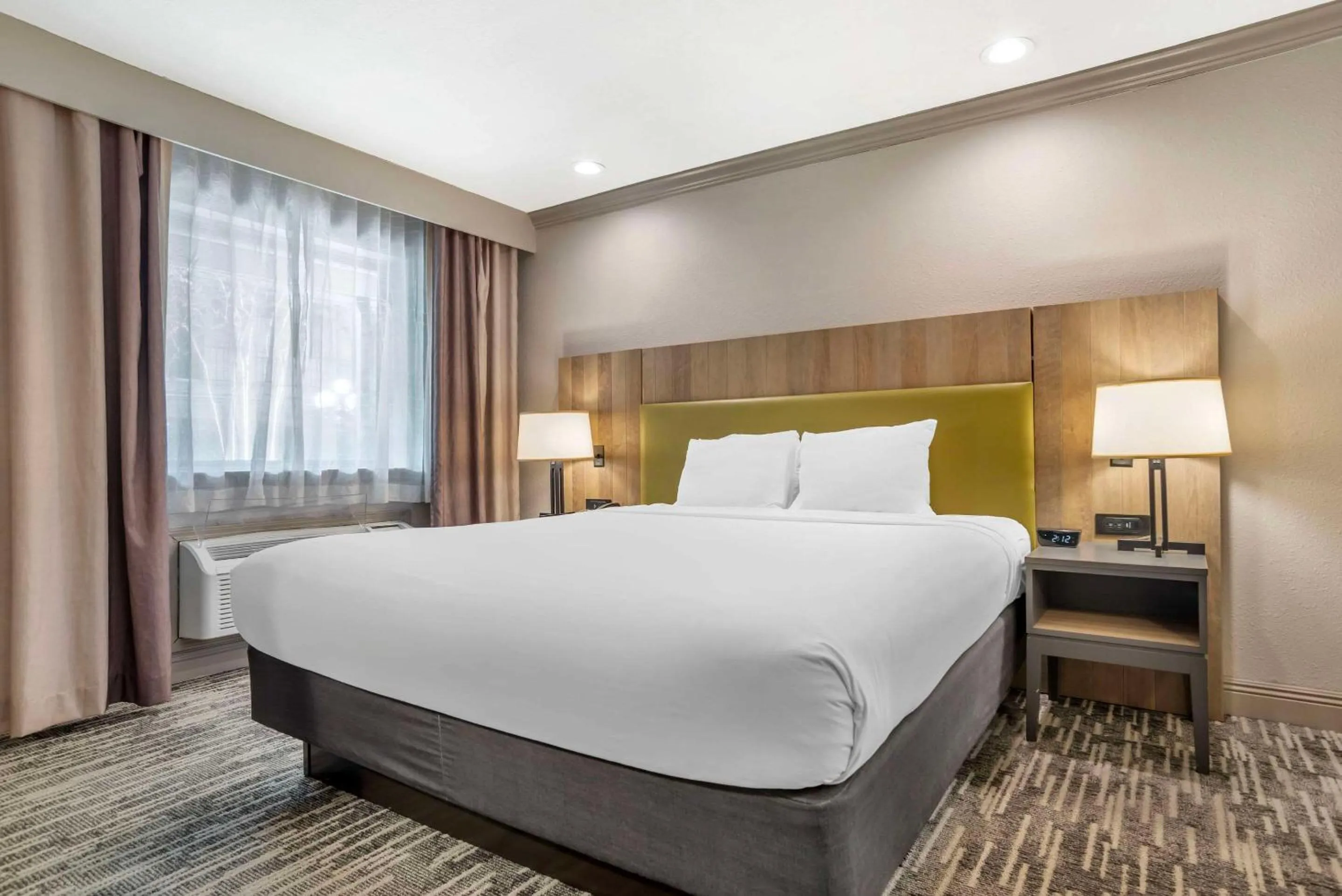 Bedroom, Bed in Country Inn & Suites by Radisson, Metairie New Orleans , LA