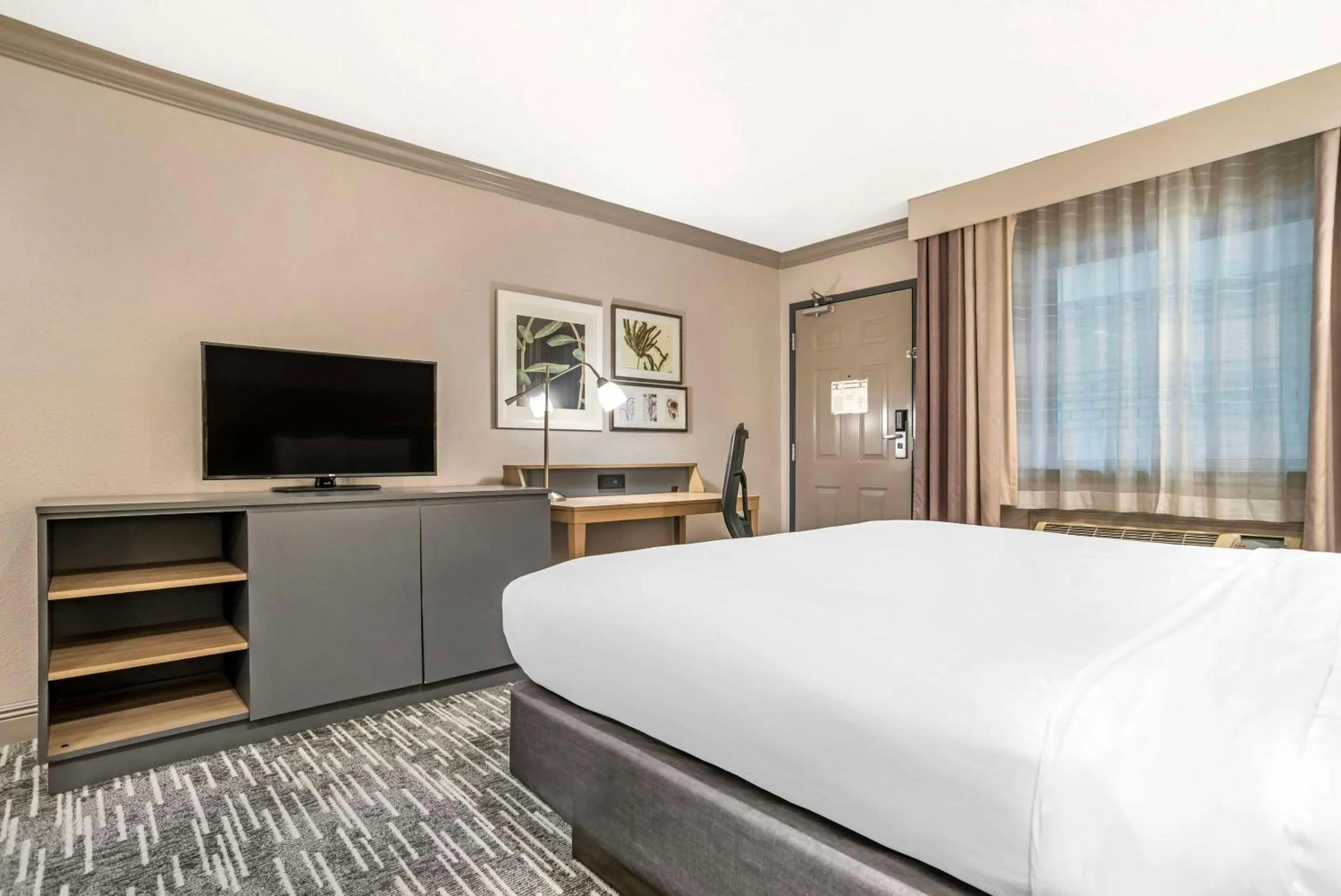 Bedroom, Bed in Country Inn & Suites by Radisson, Metairie New Orleans , LA