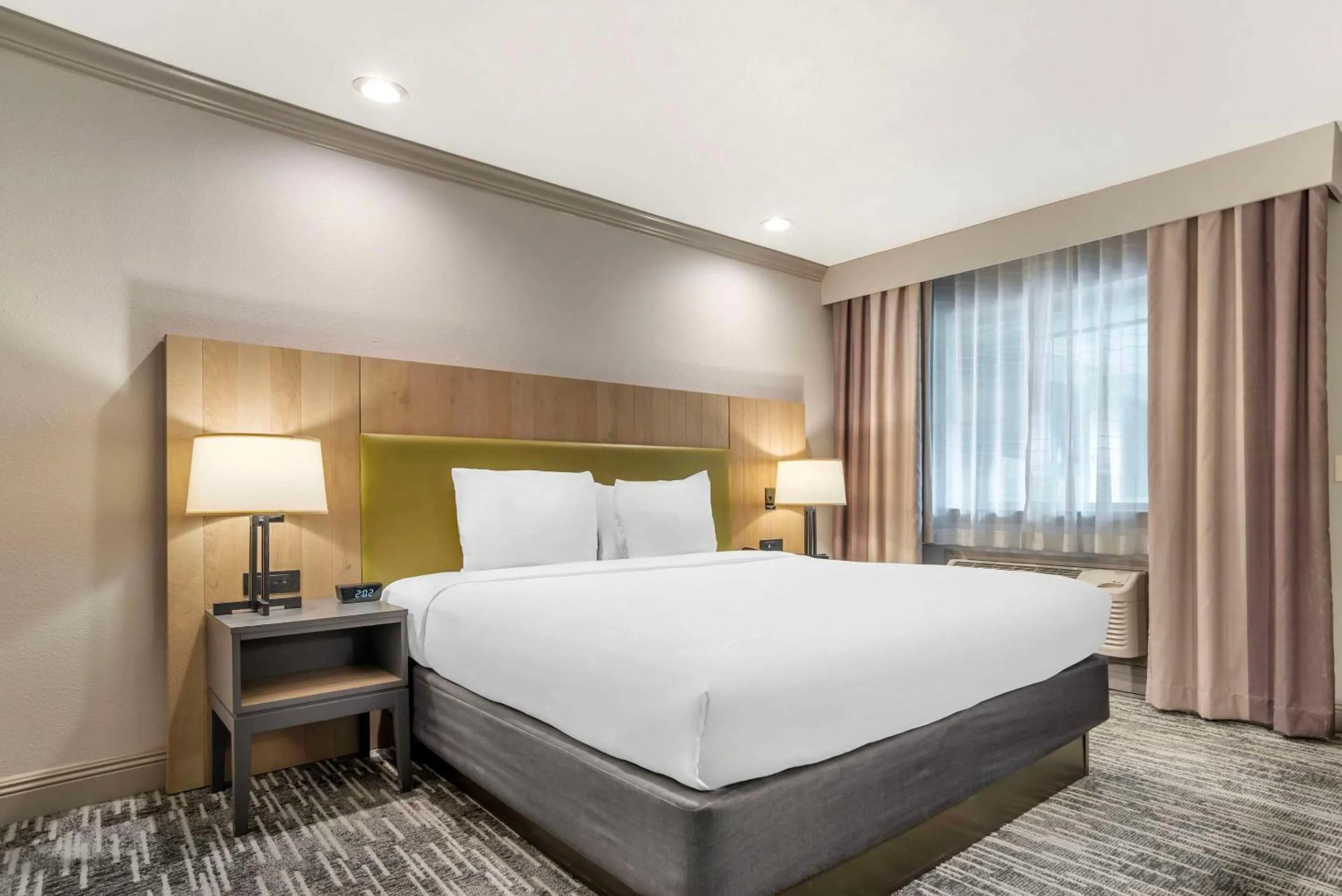 Bedroom, Bed in Country Inn & Suites by Radisson, Metairie New Orleans , LA