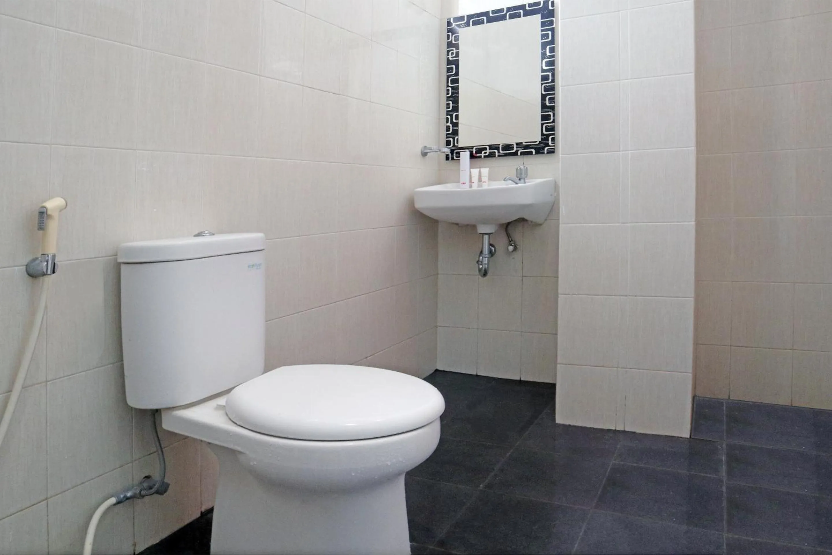 Bathroom in Hotel O M Authentic Kost Man