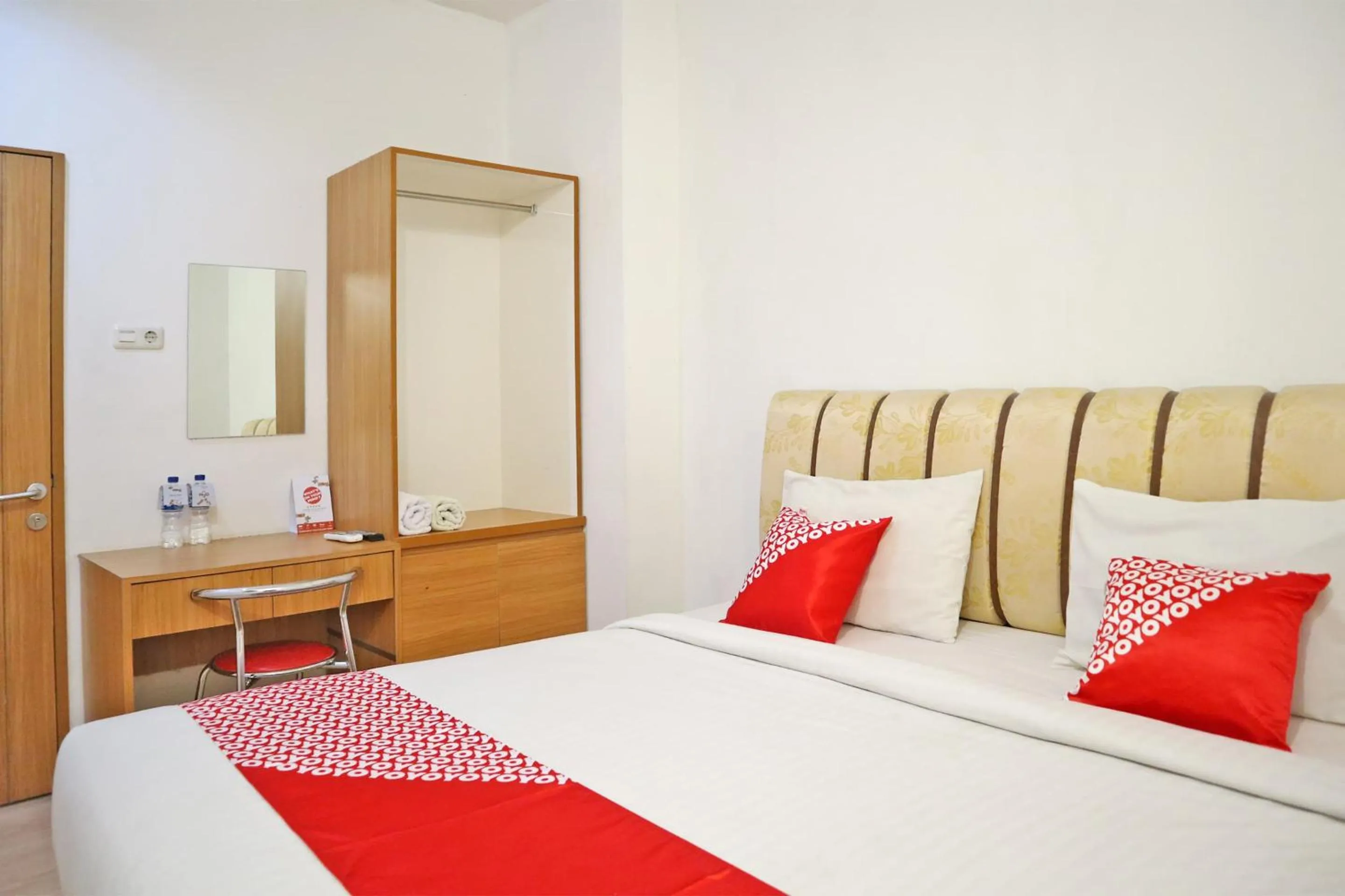 Bedroom, Bed in Hotel O M Authentic Kost Man