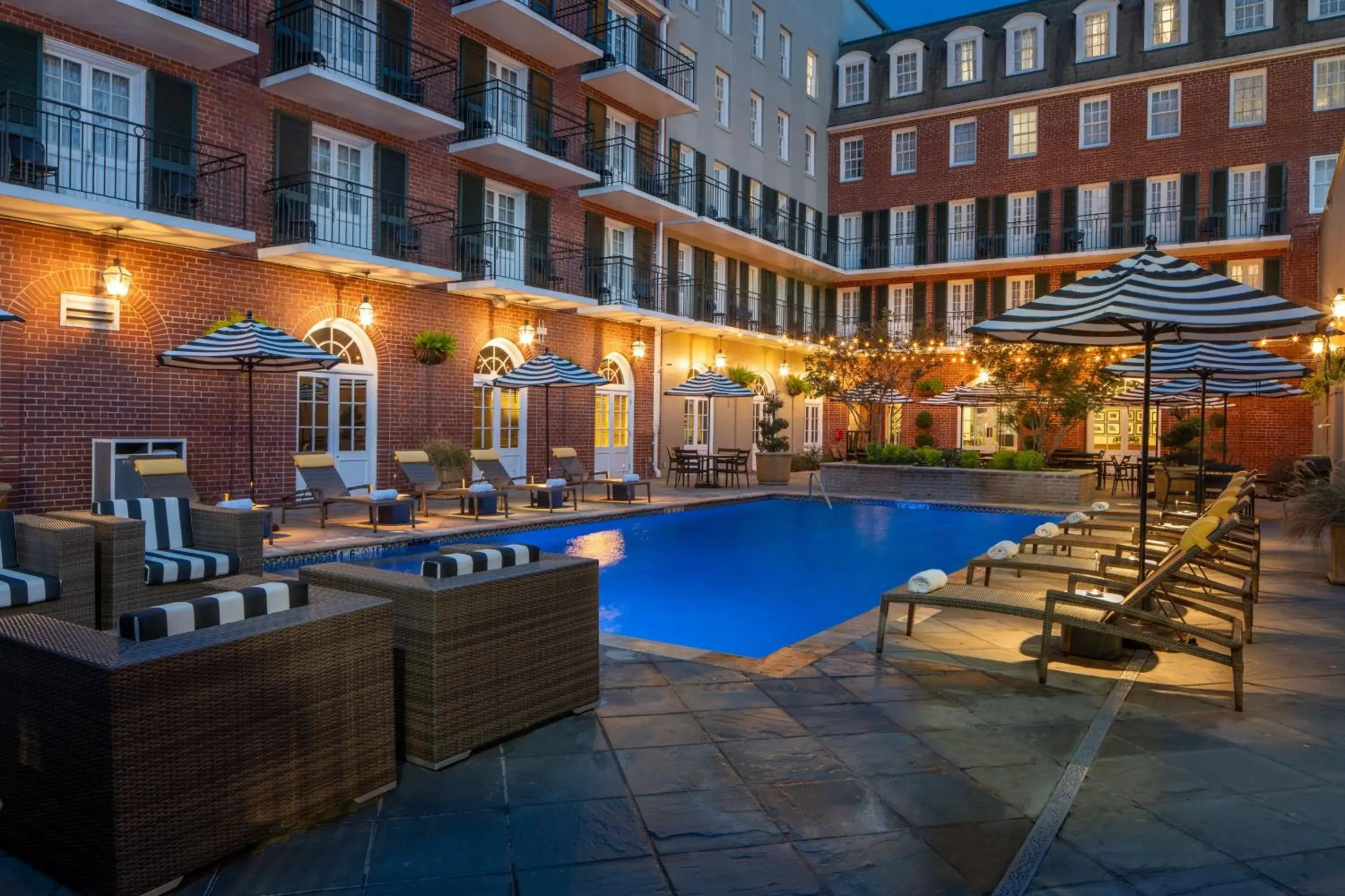 Swimming pool in Four Points by Sheraton French Quarter Swimming pool in Four Points by Sheraton French Quarter
