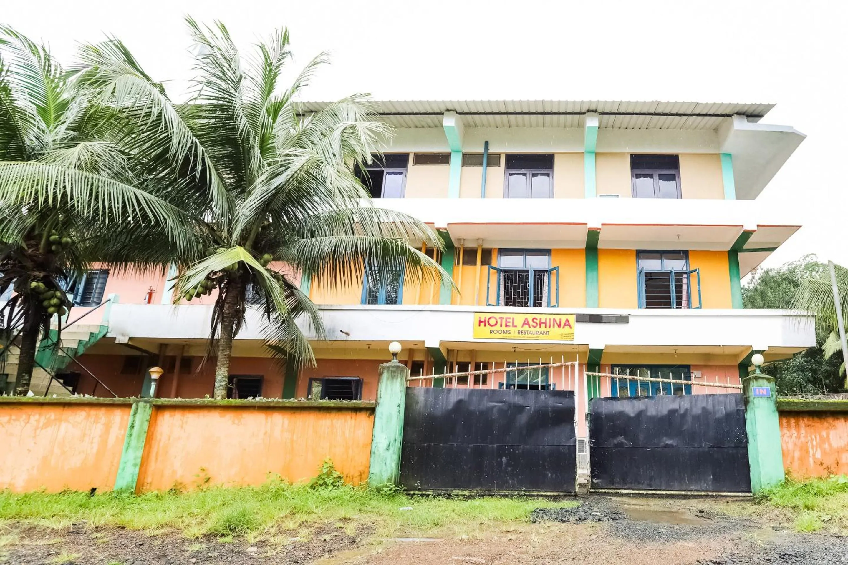 Facade/entrance in Hotel O Aashna