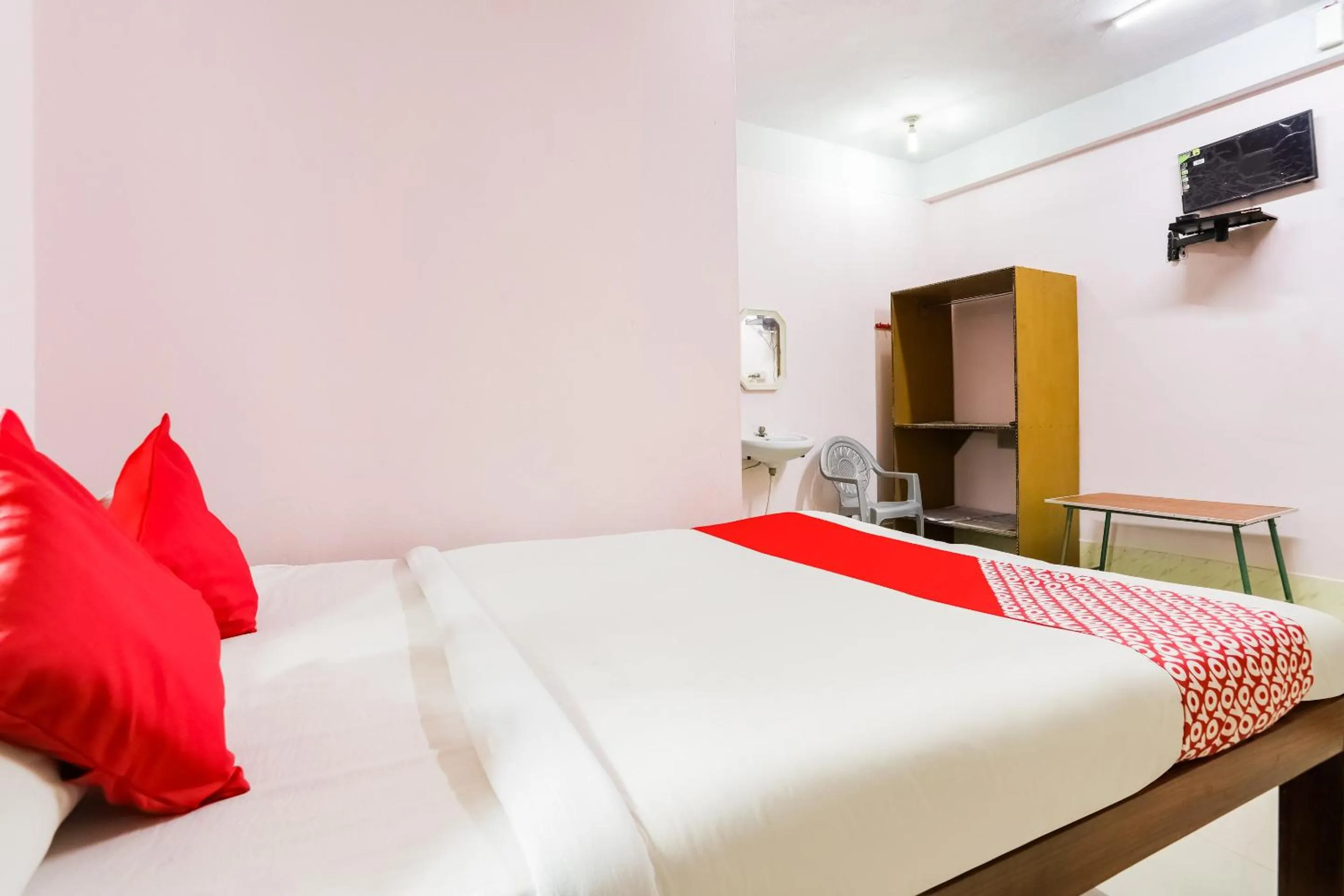 Bedroom in Hotel O Aashna