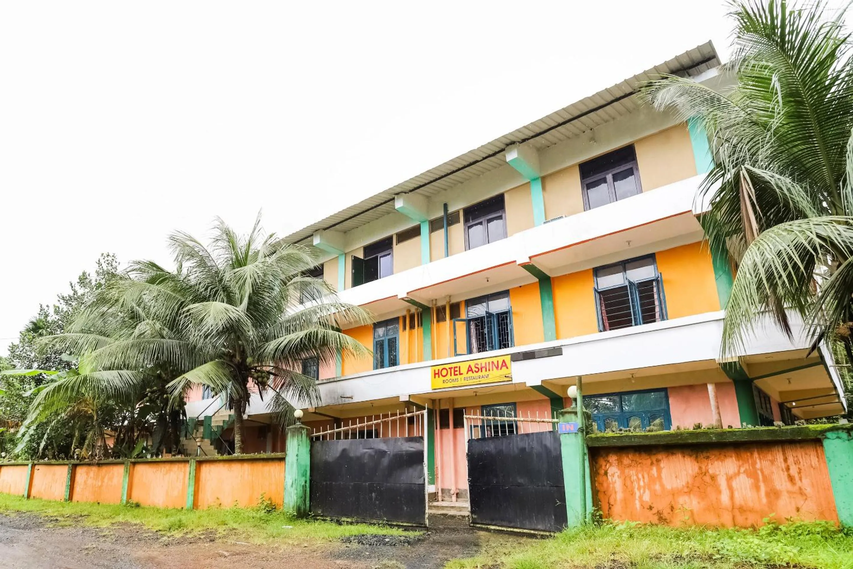 Facade/entrance in Hotel O Aashna